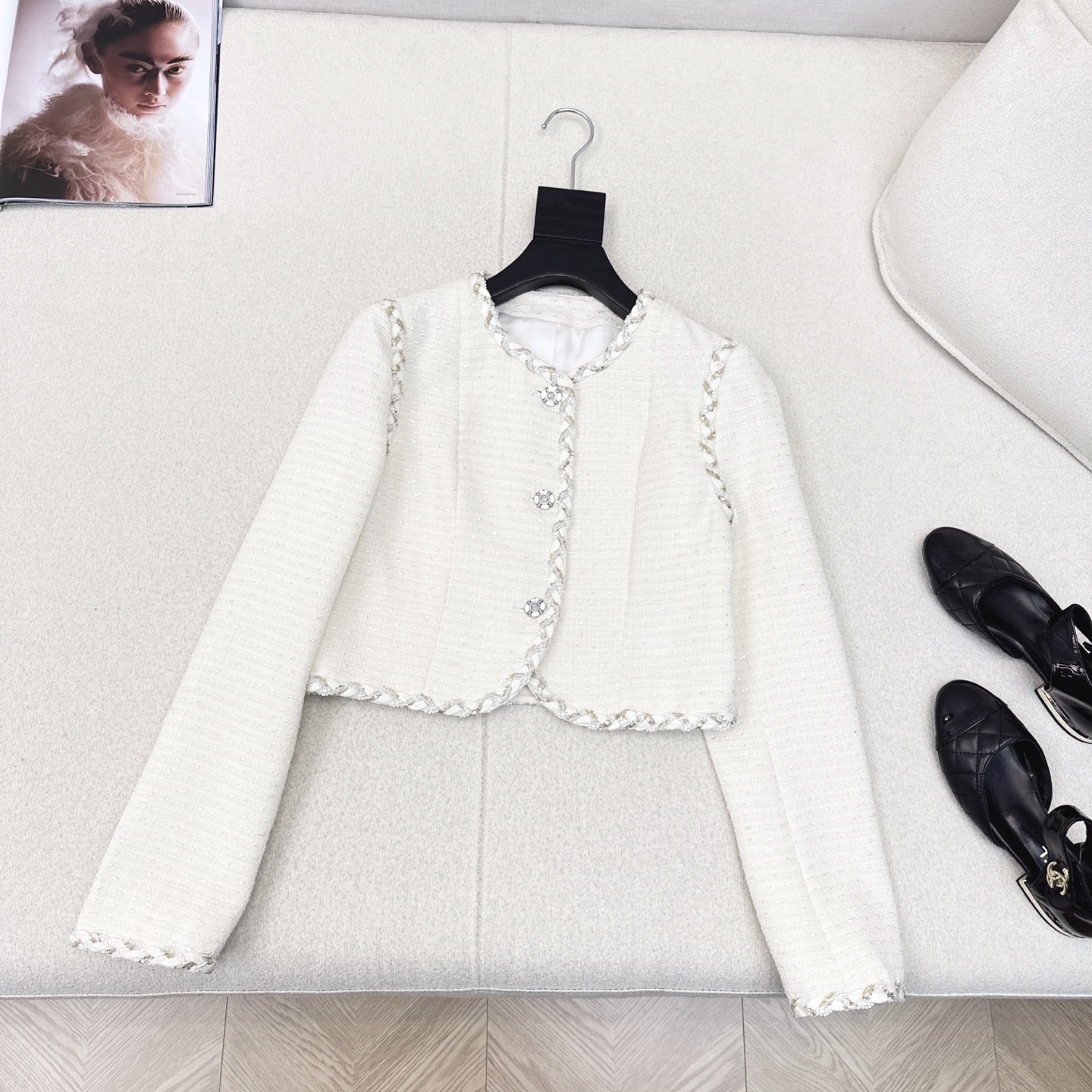 独家款 C家 25Ss————秋冬最新款coco女孩穿搭两件套🤍山茶花装饰蝴蝶结小吊带+编织镶边小短款外