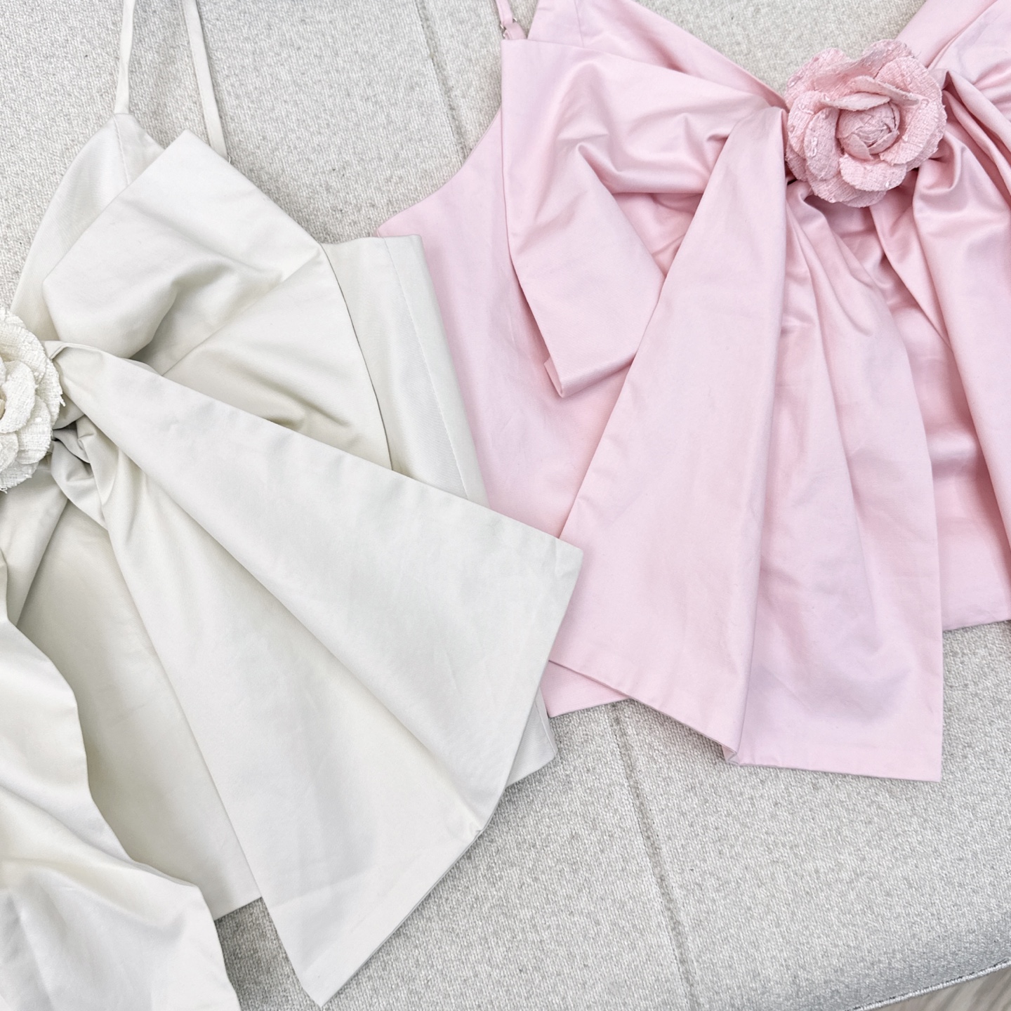 独家款 C家 25Ss————秋冬最新款coco女孩穿搭两件套🤍山茶花装饰蝴蝶结小吊带+编织镶边小短款外