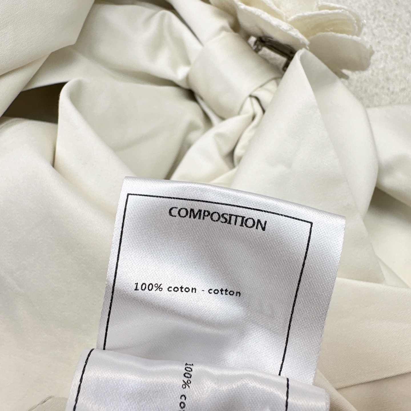 独家款 C家 25Ss————秋冬最新款coco女孩穿搭两件套🤍山茶花装饰蝴蝶结小吊带+编织镶边小短款外