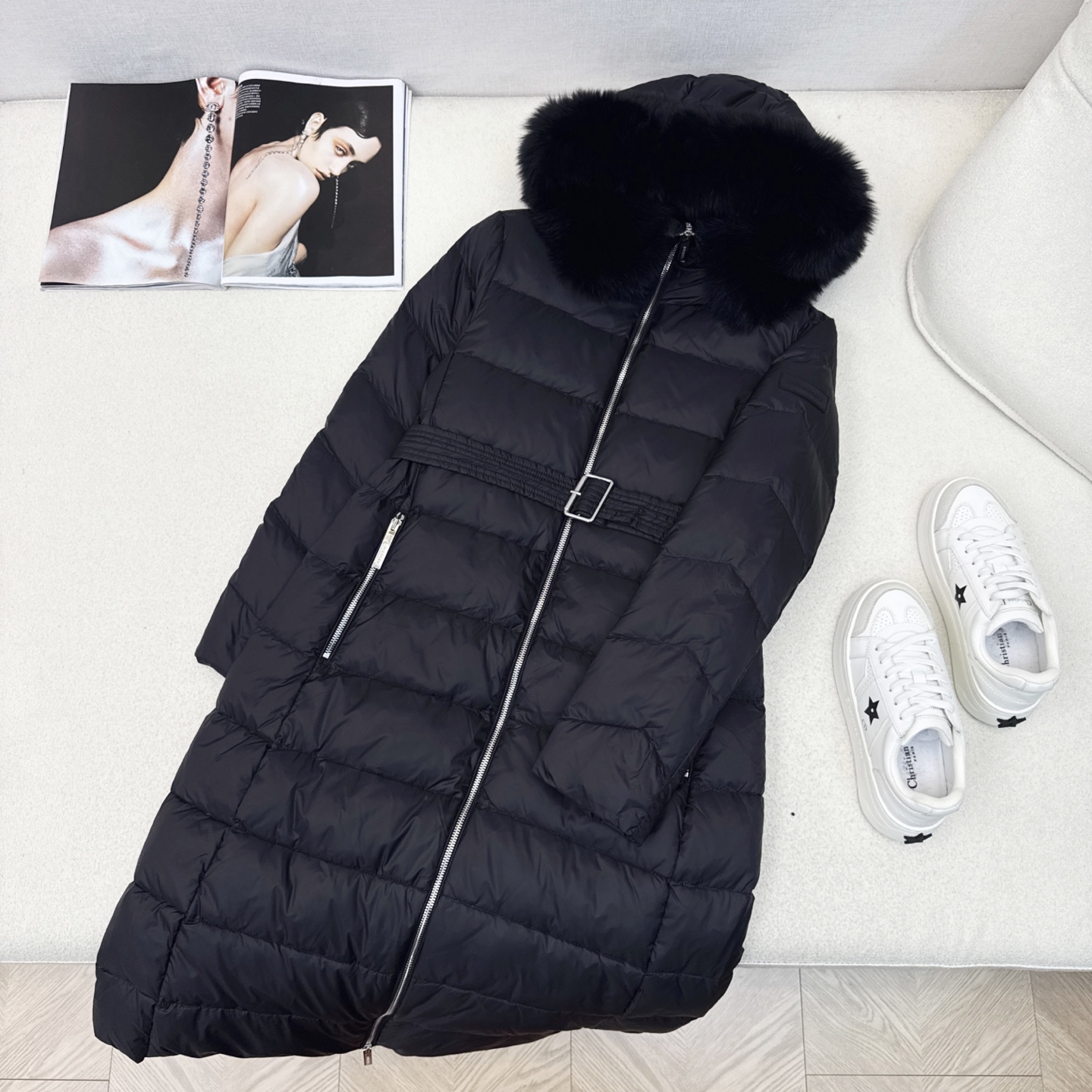 独家首发 原单品质 Bur 25Ss———秋冬最新款毛领连帽长款羽绒服🖤 经典铁扣腰带束腰修身长款版型 