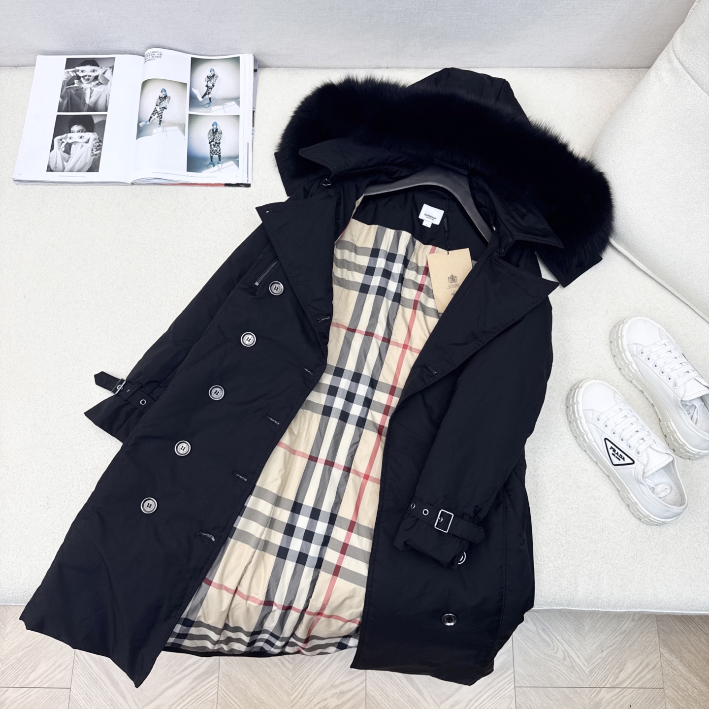 原单品质 Bur 25SS ———秋冬新款经典双排扣貉子毛领连帽长款羽绒服外套🤎 采用进口防风风衣面料 