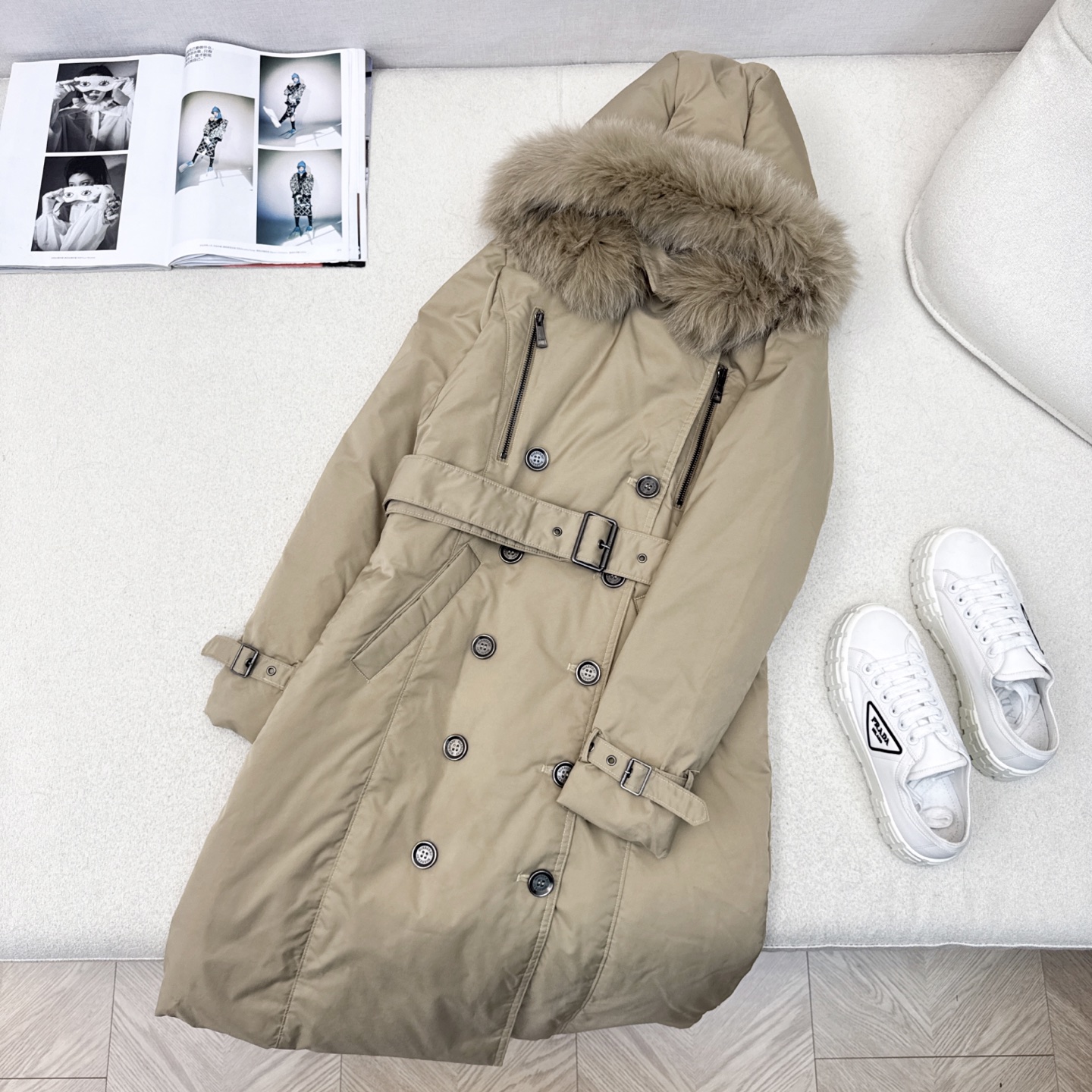 原单品质 Bur 25SS ———秋冬新款经典双排扣貉子毛领连帽长款羽绒服外套🤎 采用进口防风风衣面料 