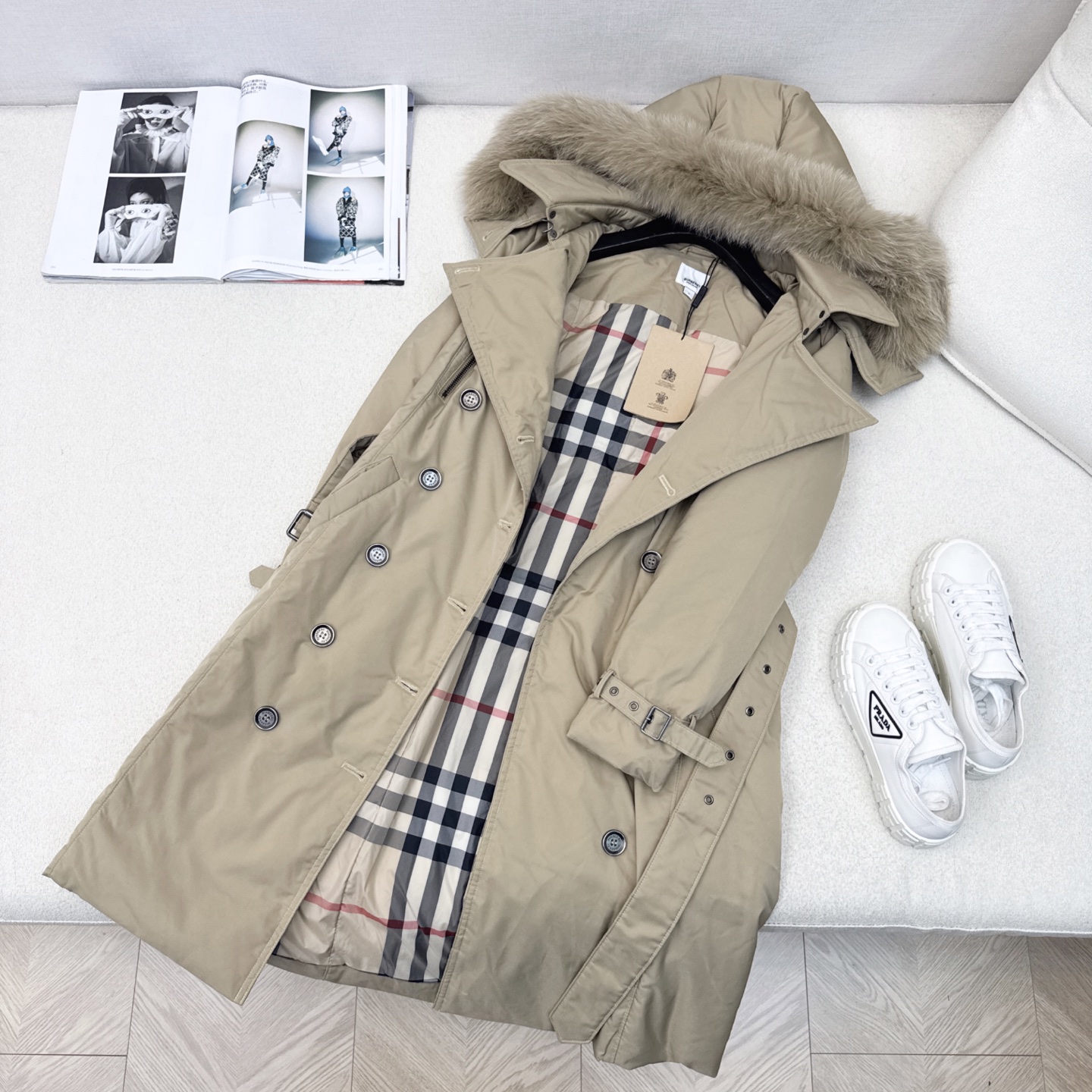 原单品质 Bur 25SS ———秋冬新款经典双排扣貉子毛领连帽长款羽绒服外套🤎 采用进口防风风衣面料 