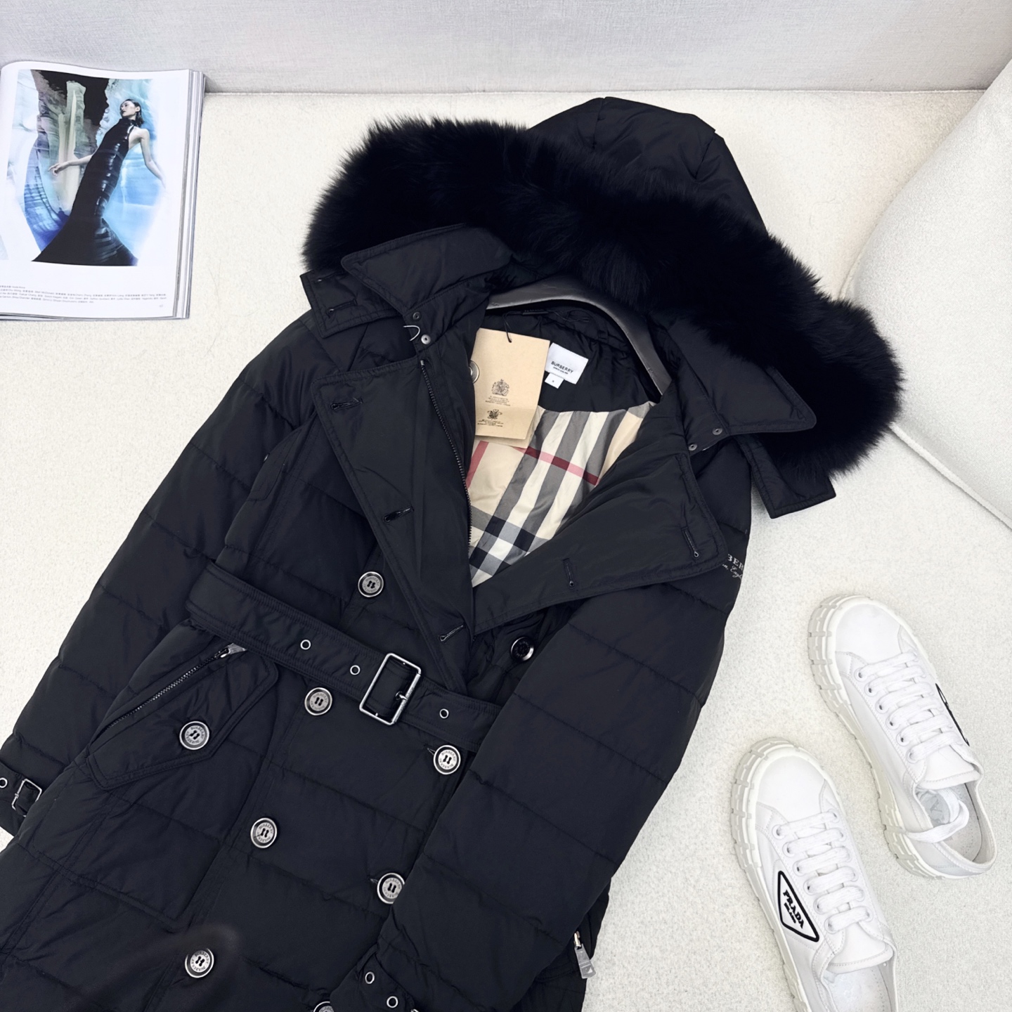 原单品质 Bur 25SS ———秋冬新款经典双排扣貉子毛领连帽长款羽绒服外套🤎 采用进口车缝定格 实穿