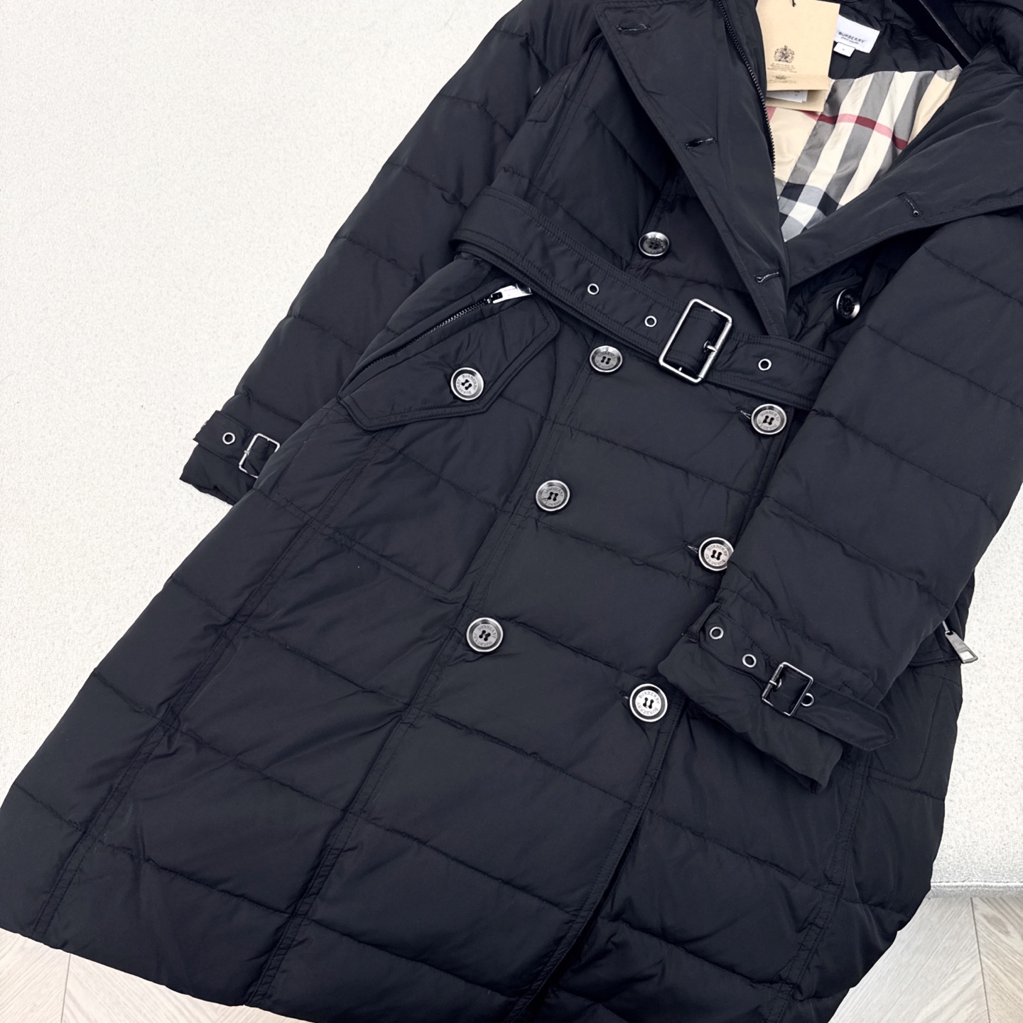 原单品质 Bur 25SS ———秋冬新款经典双排扣貉子毛领连帽长款羽绒服外套🤎 采用进口车缝定格 实穿