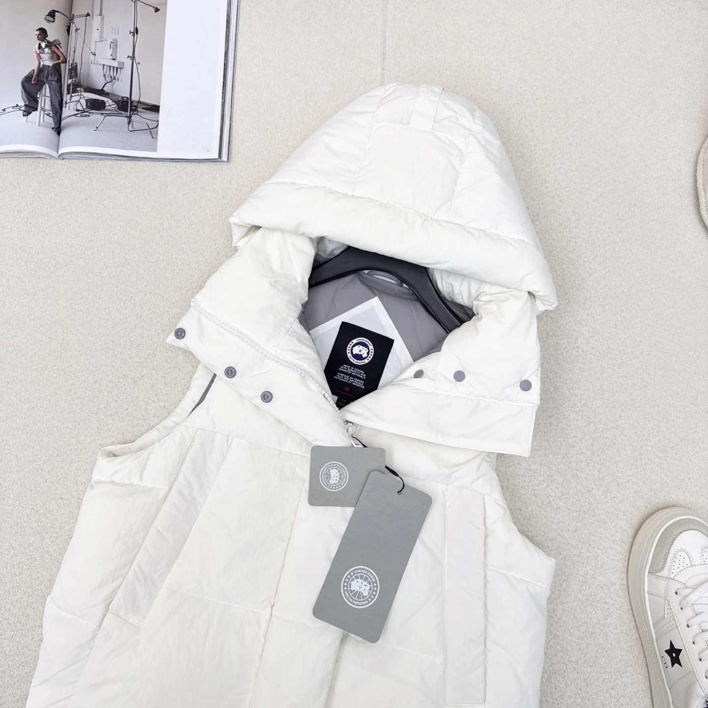 高端原单品质 Canad* Goos*25ss————秋冬新品地图徽章装饰连帽短款羽绒服马甲🤍 定制五金