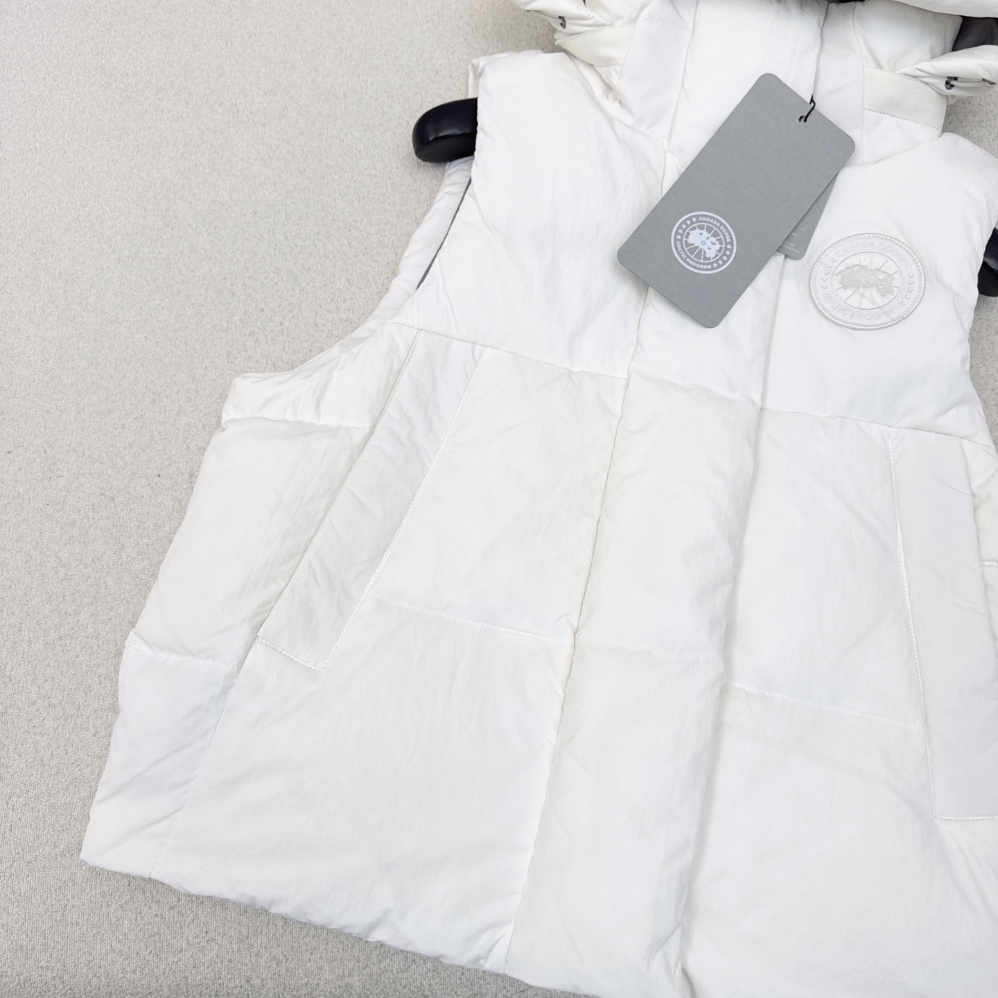 高端原单品质 Canad* Goos*25ss————秋冬新品地图徽章装饰连帽短款羽绒服马甲🤍 定制五金