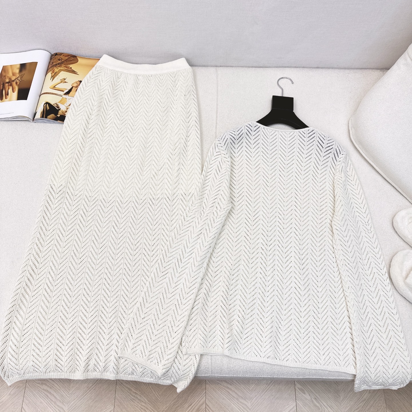 独家款 Bc 25Ss———早秋最新款针织套装 🤎 U领慵懒长袖+松紧腰半裙 精致美感 整体给人感觉特别