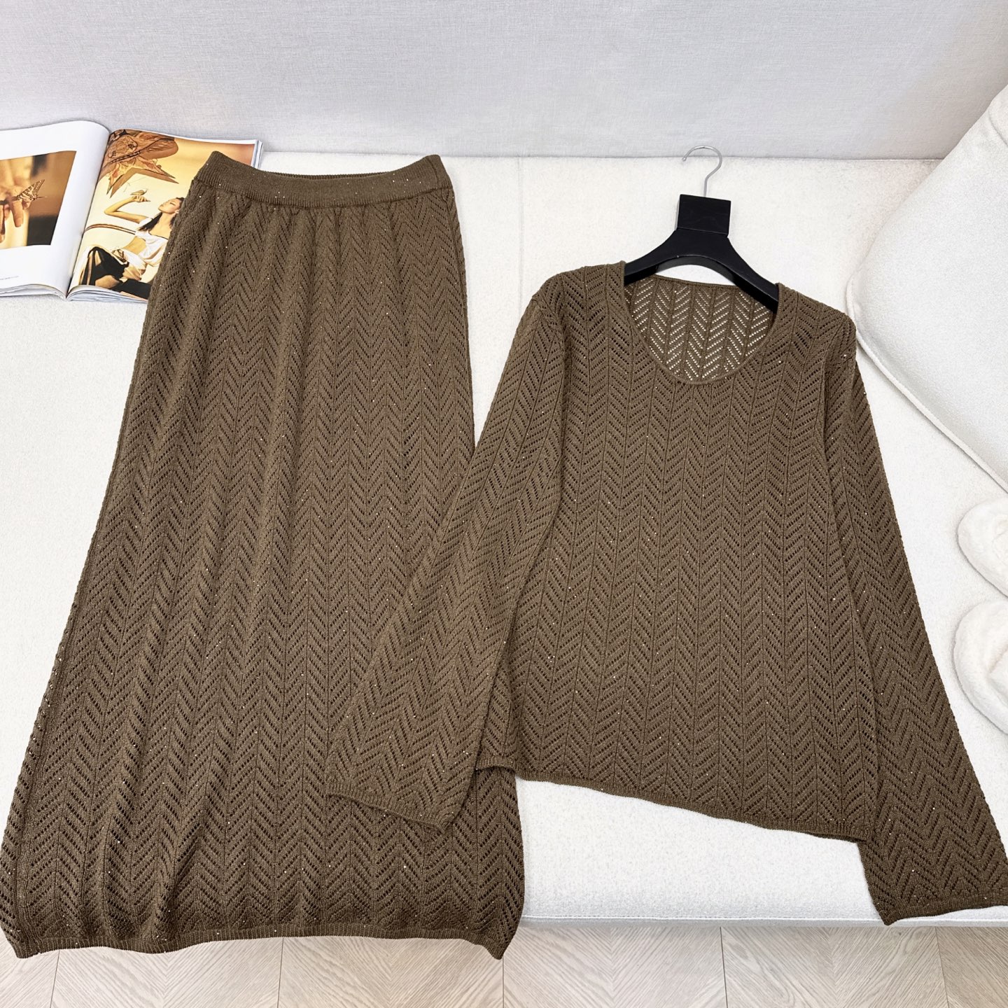 独家款 Bc 25Ss———早秋最新款针织套装 🤎 U领慵懒长袖+松紧腰半裙 精致美感 整体给人感觉特别