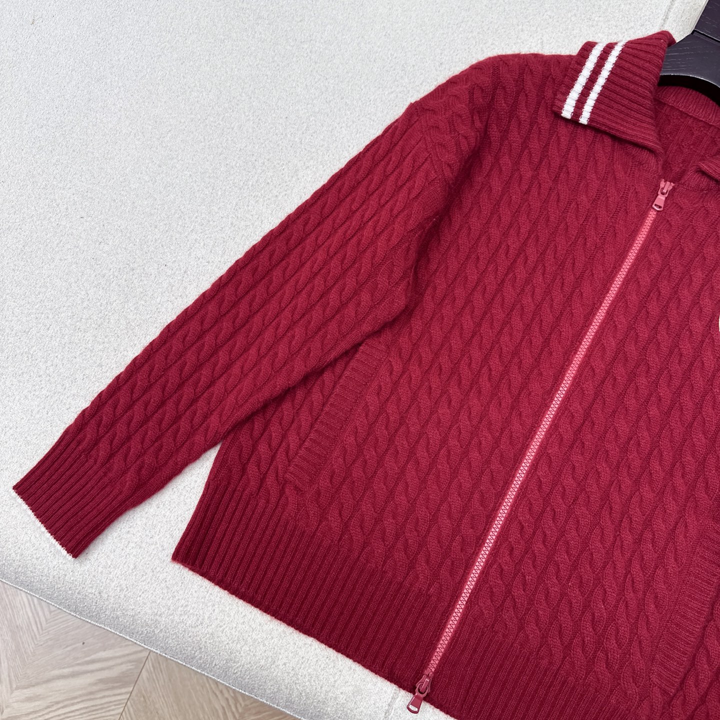 温网穿搭 Bc 25Ss————秋冬最新款徽标装饰羊绒拉链外套 ♥️减龄学院风配色条纹 经典翻领 双开拉