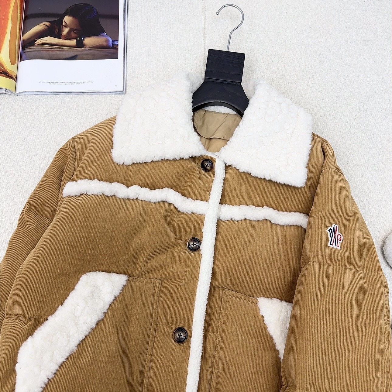 原单品质 Mc 25Ss————秋冬最新款拼接环保羊羔毛羽绒服外套 🤍定制环保羊羔毛面料软糯细腻 减龄少