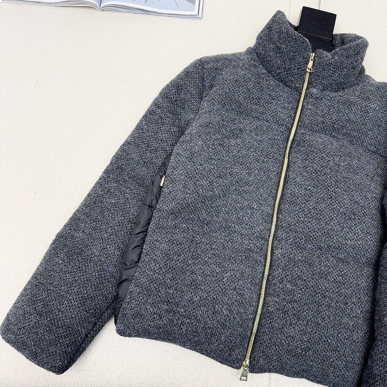 原单品质 MC 25Ss———秋冬新品官网新配色短款立领羽绒服外套 🩶立体剪裁版型设计 时髦又帅气 国标
