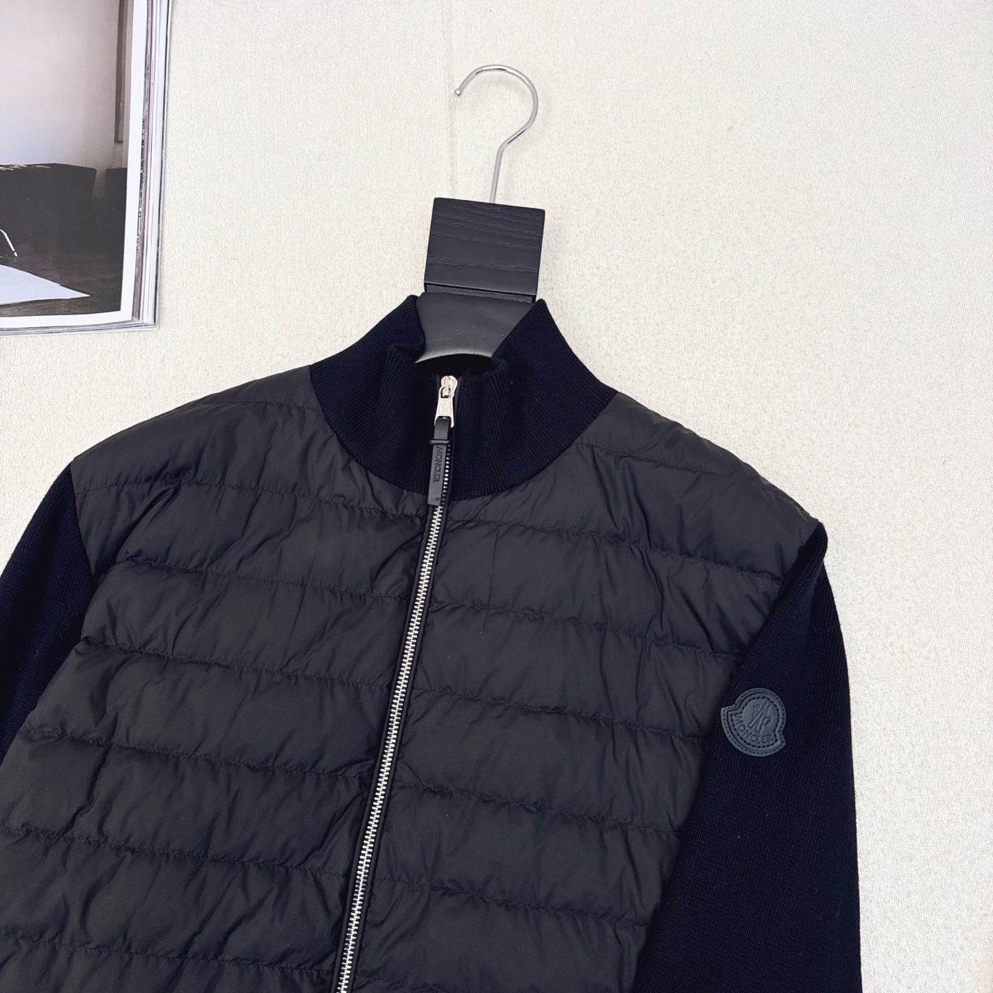 原单品质 男女同款 MC 25Ss———秋冬最新款拼接针织羽绒服外套🤍拼针织小立领立体剪裁版型设计 时髦
