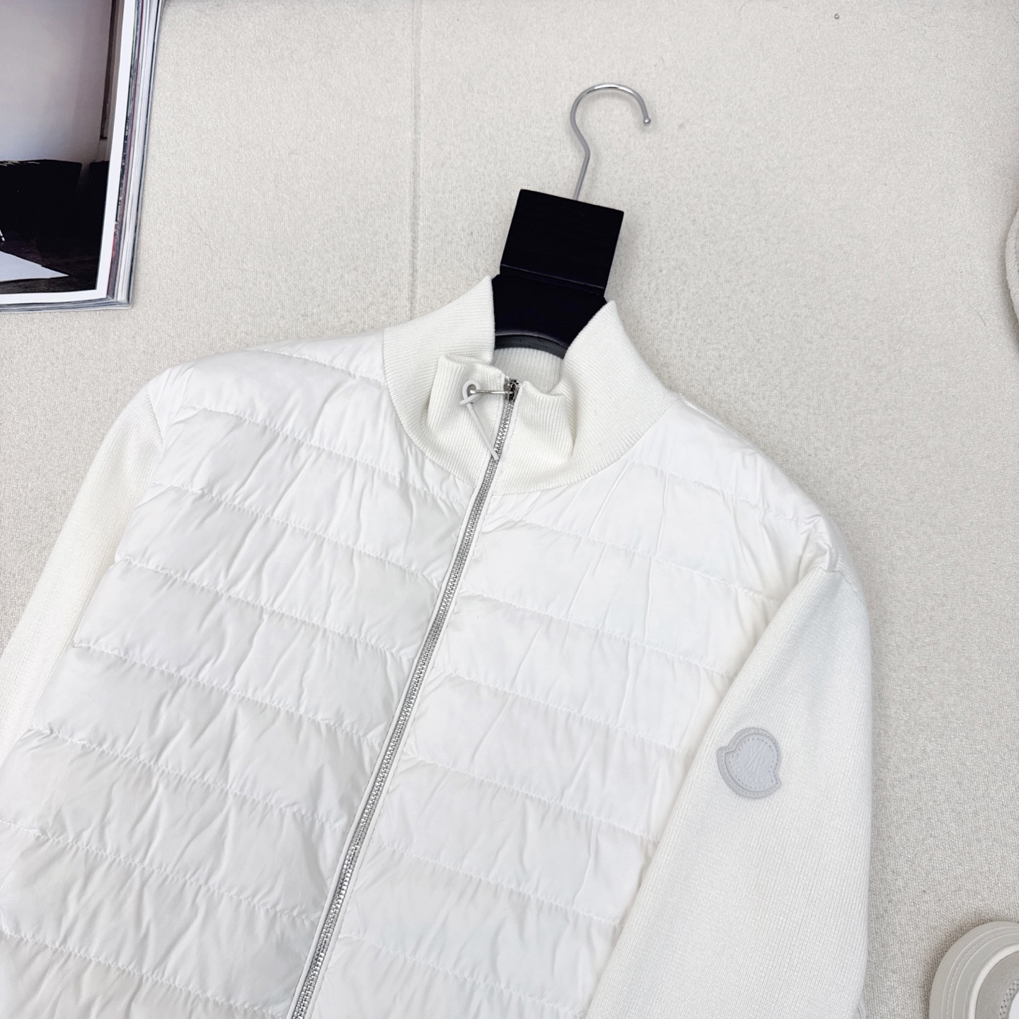 原单品质 男女同款 MC 25Ss———秋冬最新款拼接针织羽绒服外套🤍拼针织小立领立体剪裁版型设计 时髦