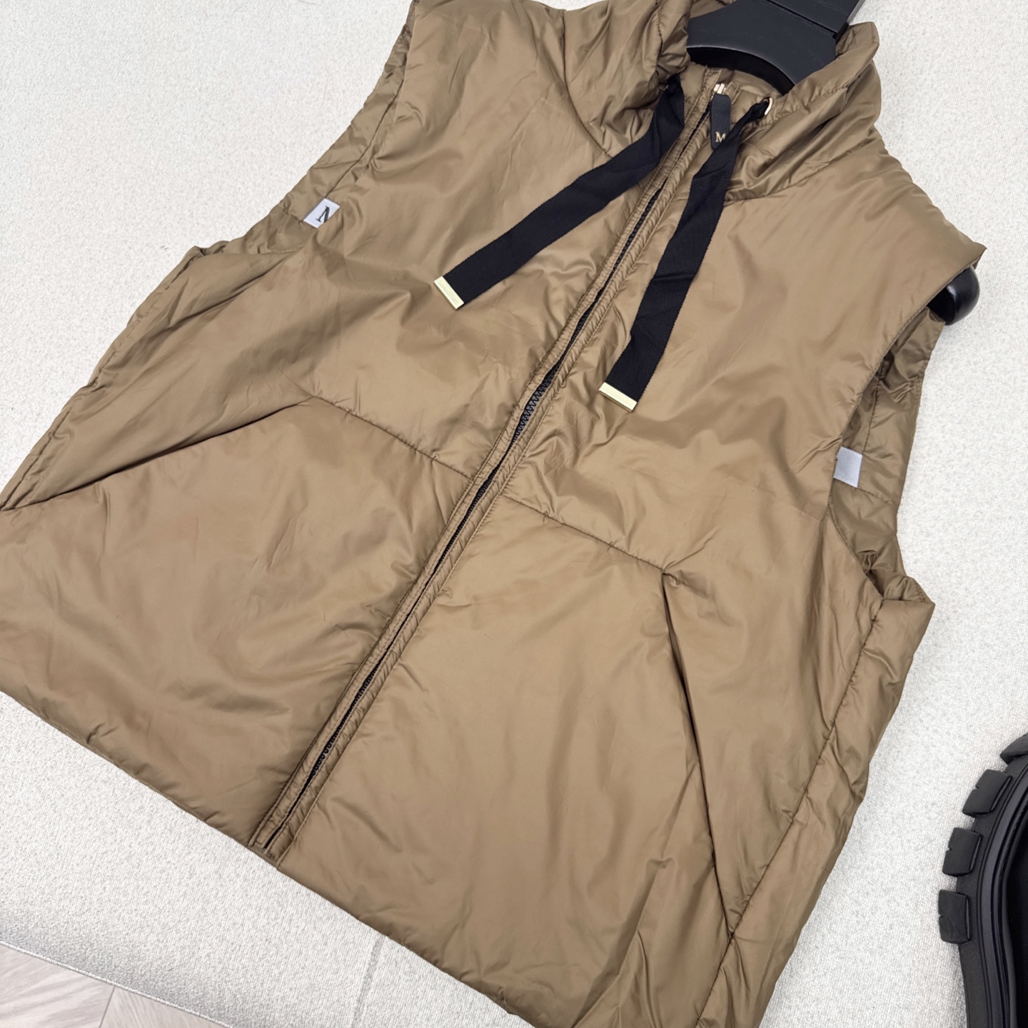 原单品质 Max 25Ss———秋冬最新款简约立领棉服马甲🖤 经典H版型剪裁 经典时髦又帅气 里衬原版字