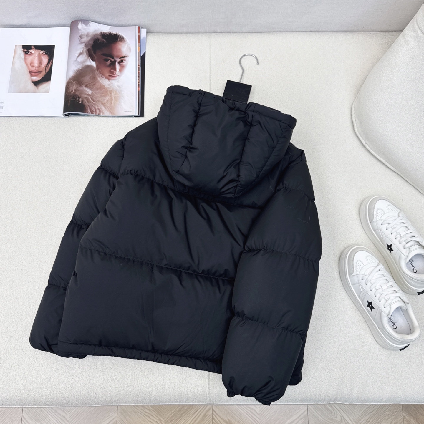 原单品质 PD 25Ss———秋冬最新款连帽短款面包服羽绒服🖤 经典短款宽松H版型 上身超显瘦 原版开模