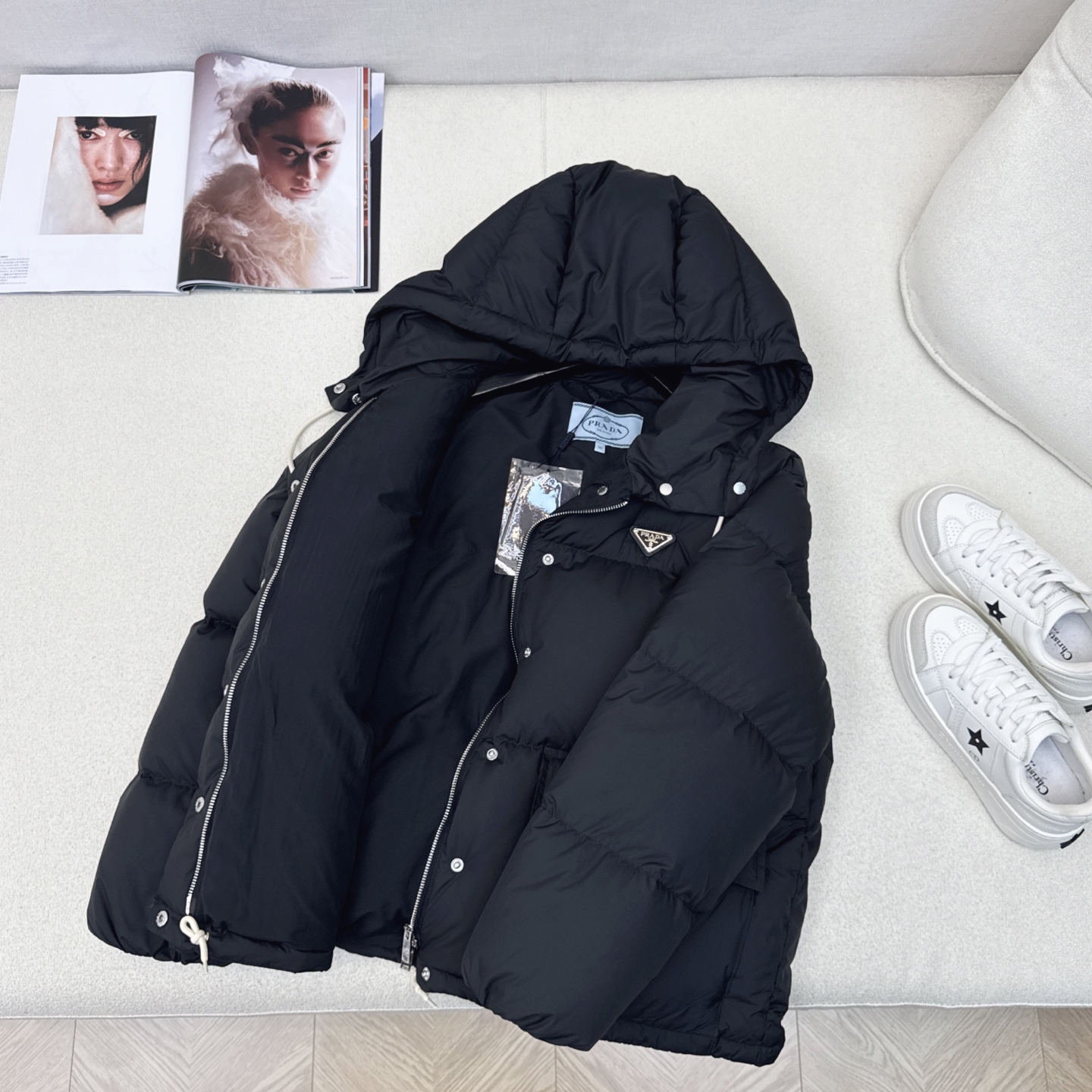 原单品质 PD 25Ss———秋冬最新款连帽短款面包服羽绒服🖤 经典短款宽松H版型 上身超显瘦 原版开模