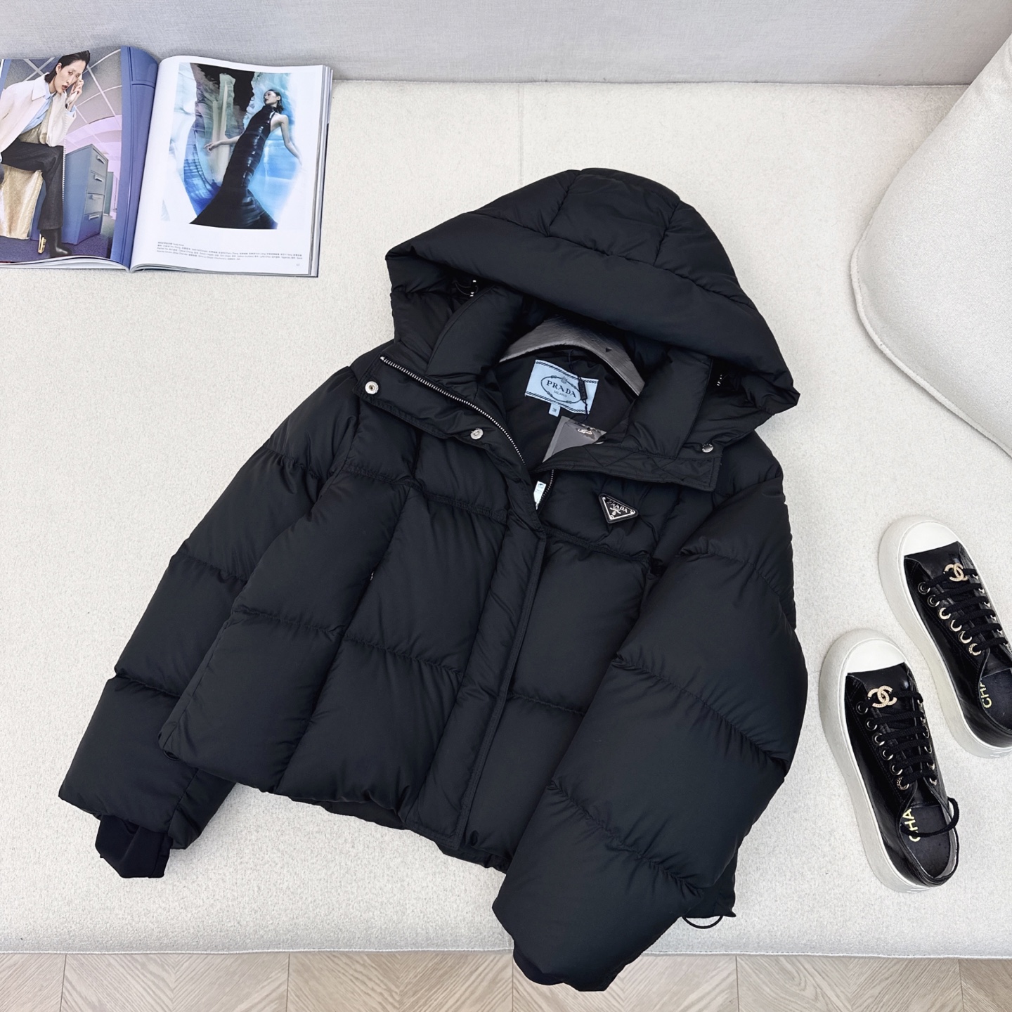 原单品质 PD 25ss——秋冬新品短款连帽面包羽绒服外套 🖤立体剪裁H版型 经典时髦又帅气 原版徽标字
