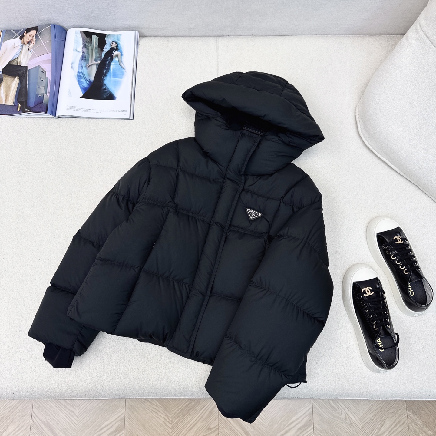 原单品质 PD 25ss——秋冬新品短款连帽面包羽绒服外套 🖤立体剪裁H版型 经典时髦又帅气 原版徽标字