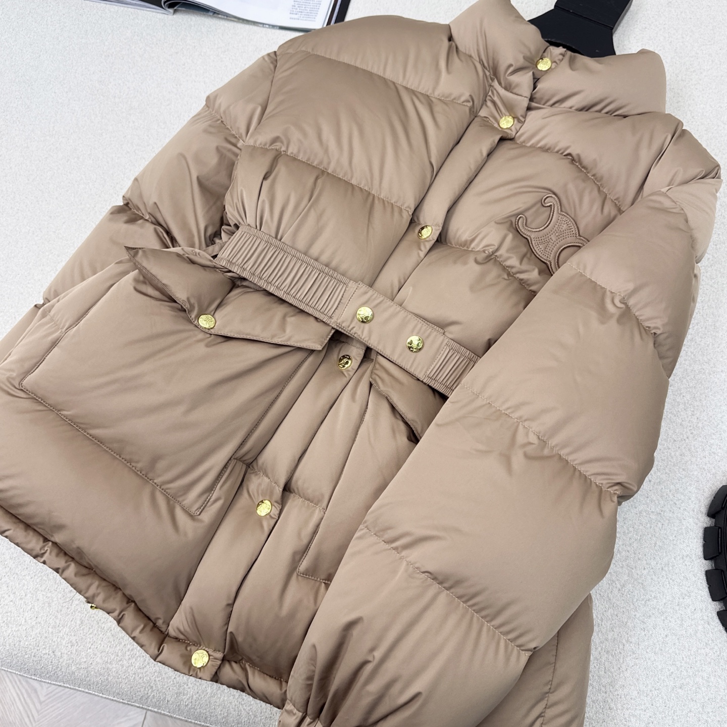 高端原单品质 CE 25Ss———秋冬新款凯旋门徽标logo立领束腰面包羽绒服 🤎本季最佳版型 经典凯旋