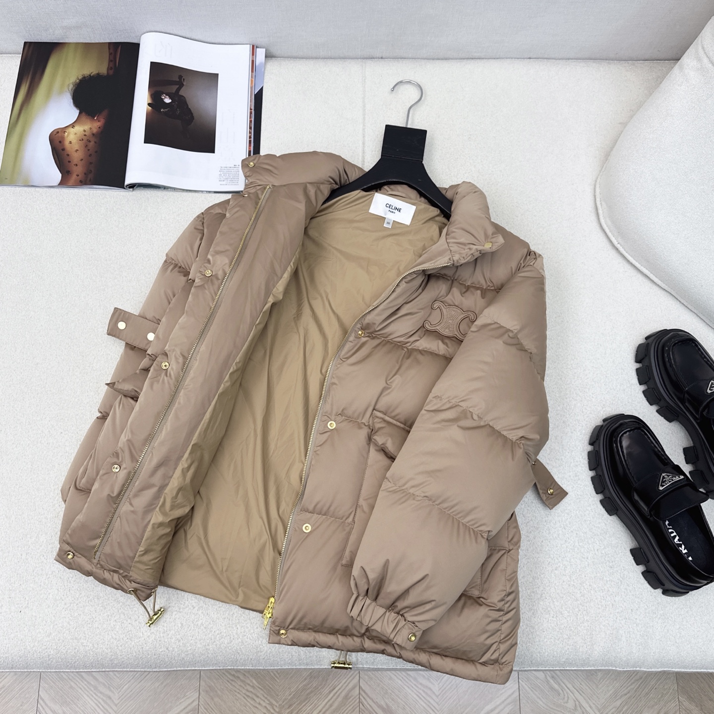 高端原单品质 CE 25Ss———秋冬新款凯旋门徽标logo立领束腰面包羽绒服 🤎本季最佳版型 经典凯旋