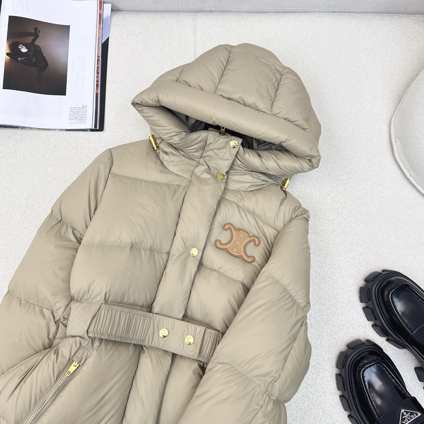高端原单品质 CE 25Ss———秋冬新款凯旋门皮徽标连帽束腰面包羽绒服 🤎本季最佳版型 经典凯旋门皮标