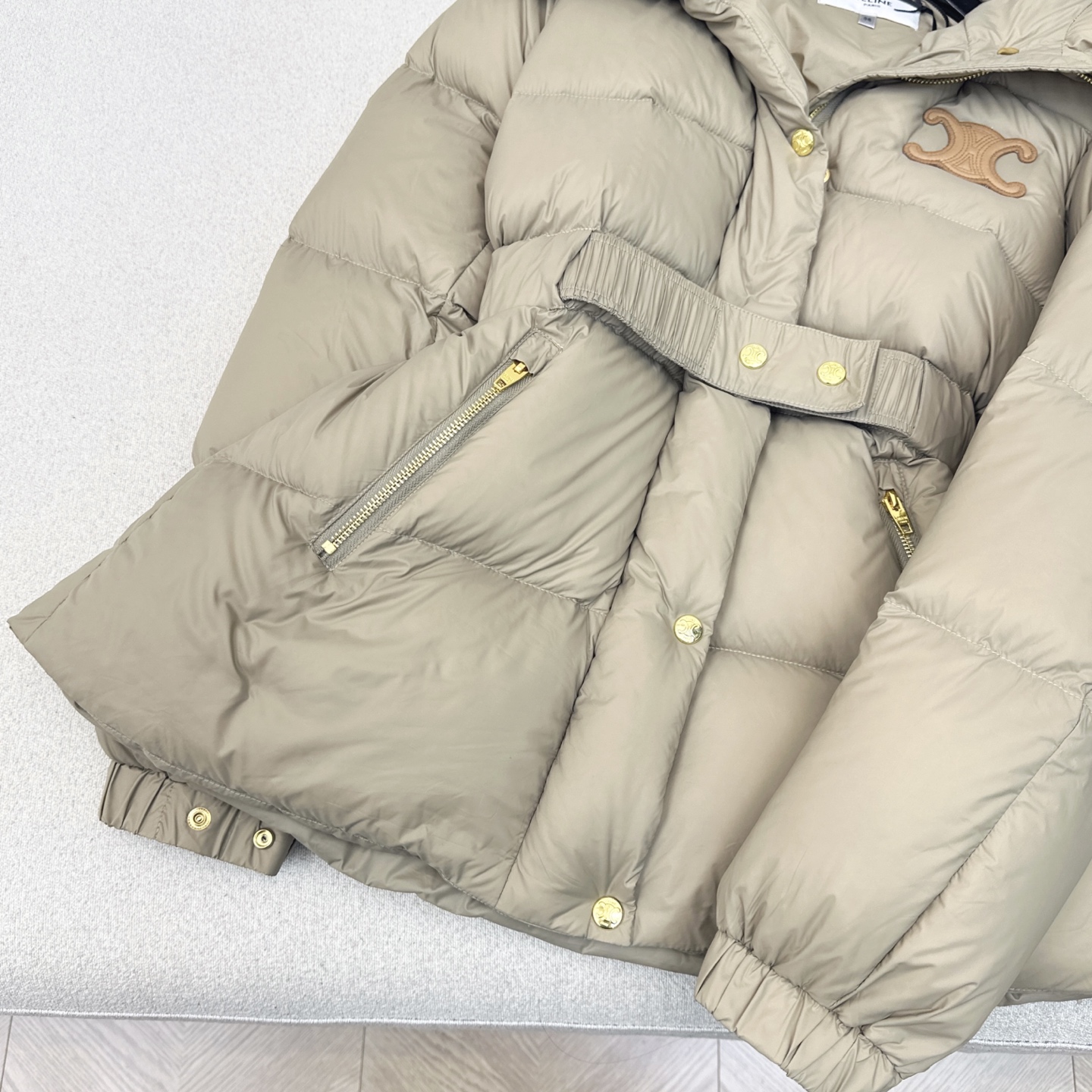 高端原单品质 CE 25Ss———秋冬新款凯旋门皮徽标连帽束腰面包羽绒服 🤎本季最佳版型 经典凯旋门皮标