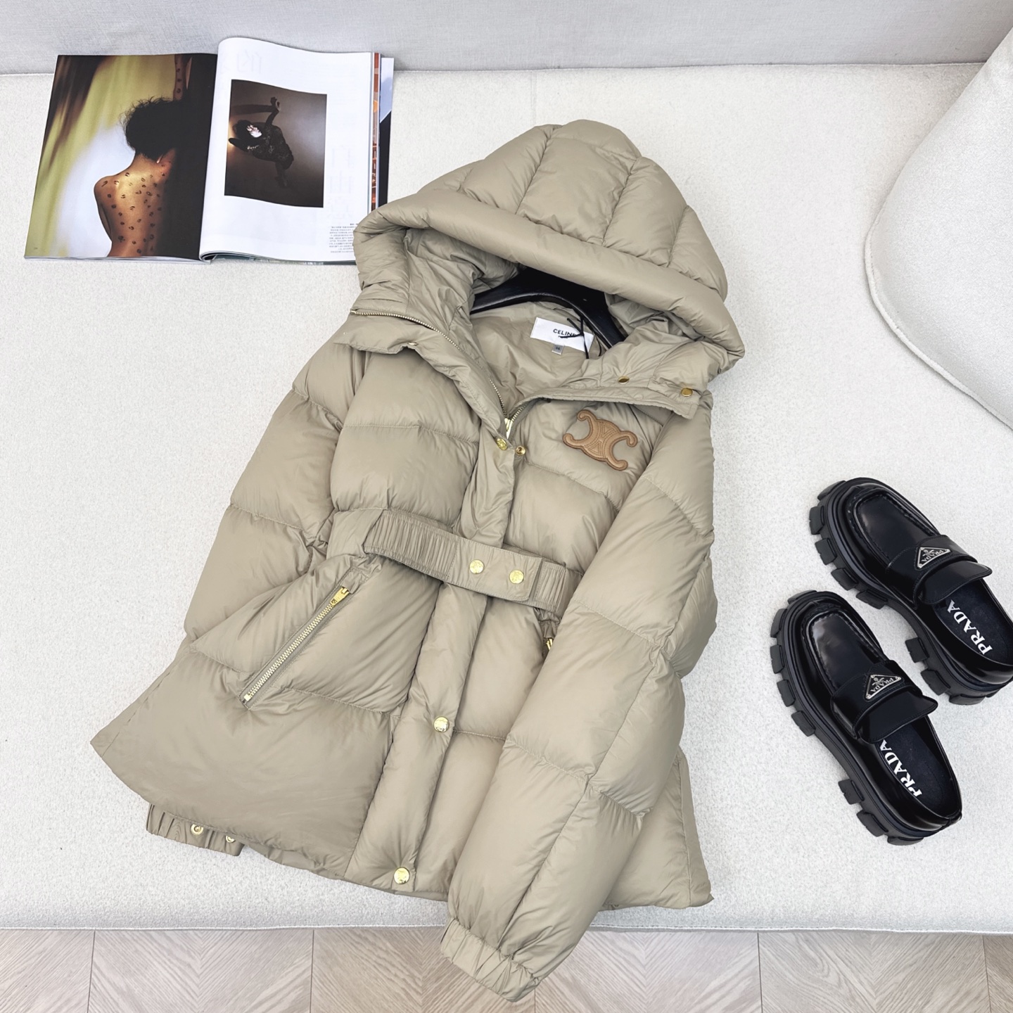 高端原单品质 CE 25Ss———秋冬新款凯旋门皮徽标连帽束腰面包羽绒服 🤎本季最佳版型 经典凯旋门皮标