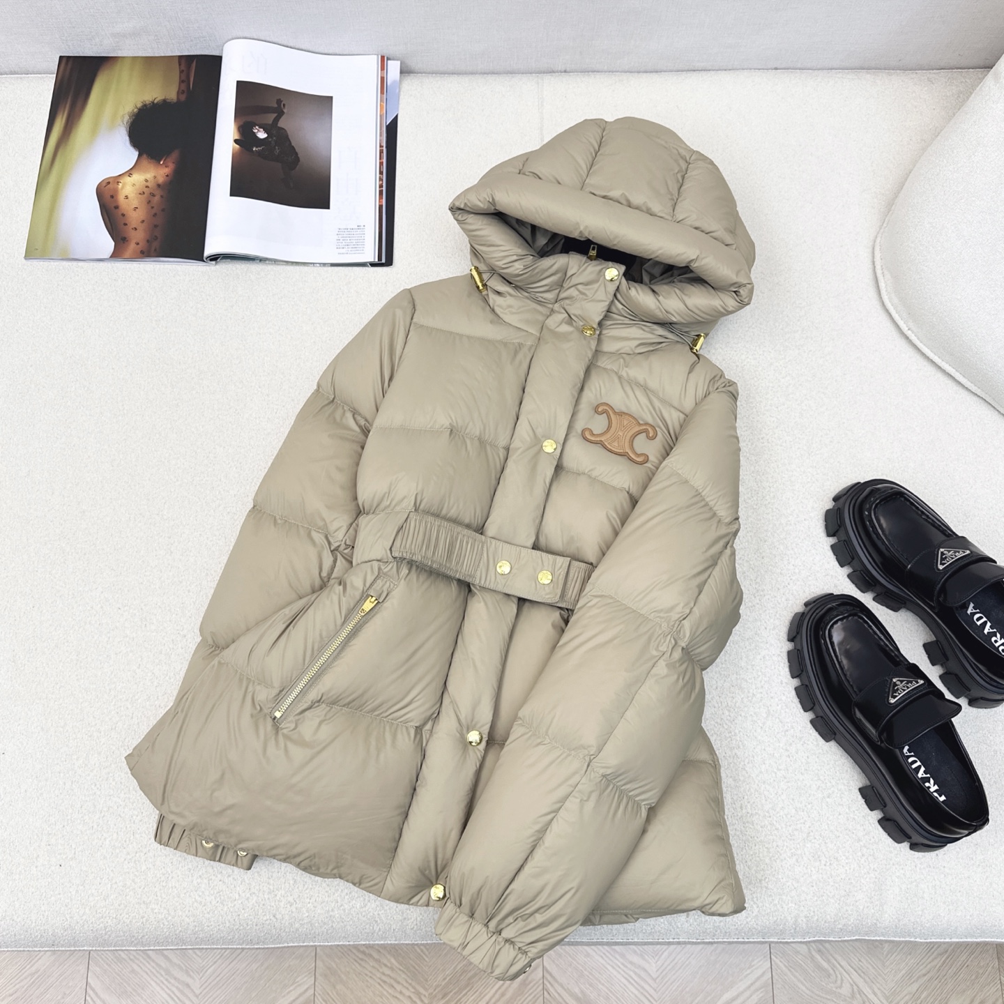 高端原单品质 CE 25Ss———秋冬新款凯旋门皮徽标连帽束腰面包羽绒服 🤎本季最佳版型 经典凯旋门皮标