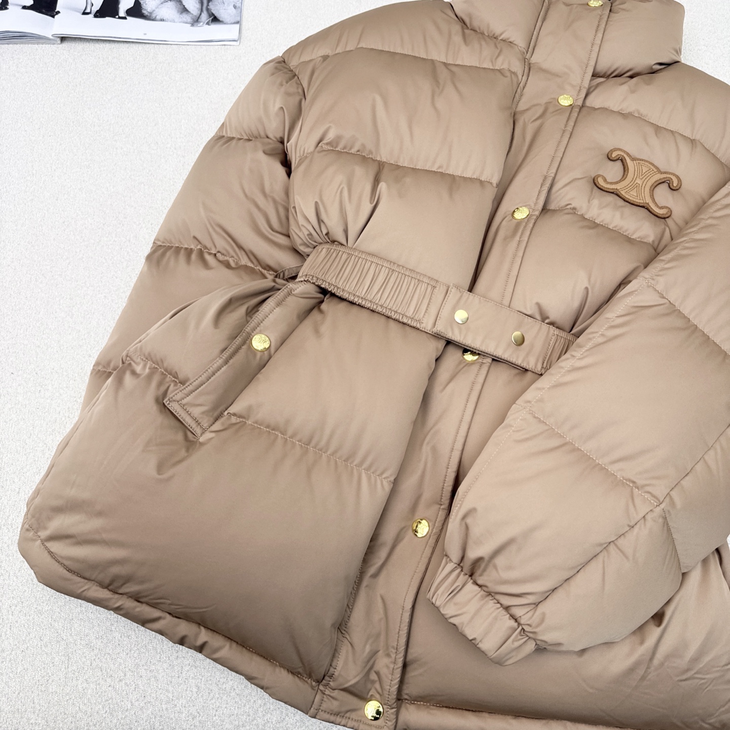 高端原单品质 CE 25Ss———秋冬新款凯旋门皮徽标立领束腰面包羽绒服 🤎本季最佳版型 经典凯旋门皮标