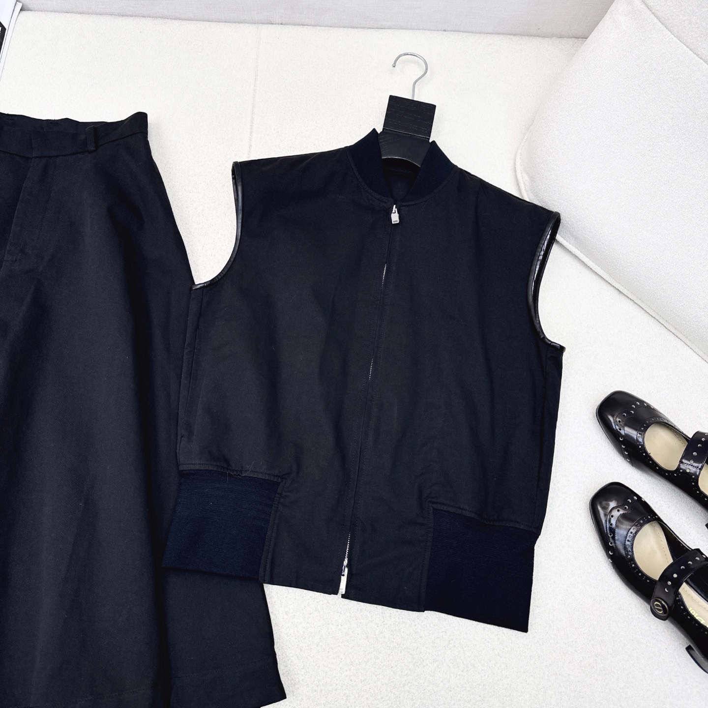 独家首发 Bv 25Ss—————早秋最新款宽松休闲拼皮马甲+高腰半身裤裙 🖤高智感简洁穿搭日常通勤风 