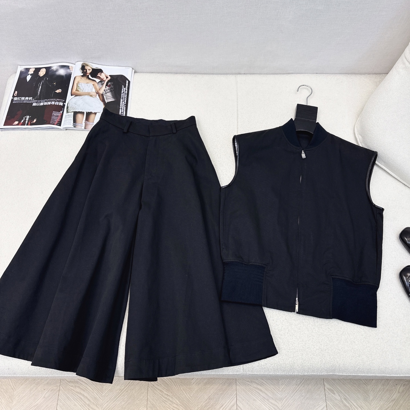 独家首发 Bv 25Ss—————早秋最新款宽松休闲拼皮马甲+高腰半身裤裙 🖤高智感简洁穿搭日常通勤风 