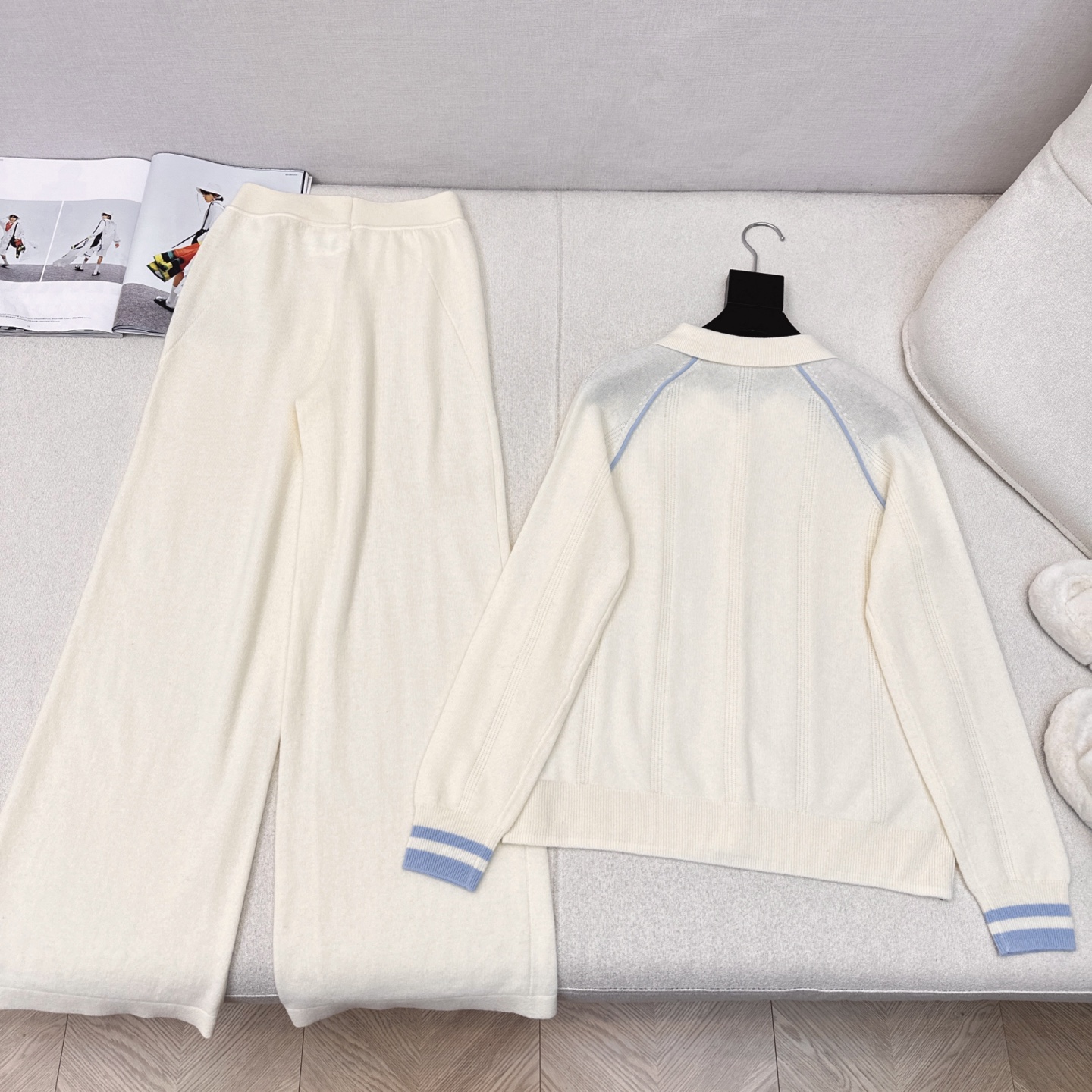 独家款 Miu 25Ss———早秋最新款针织套装 🤍撞色线条装饰翻领针织开衫+松紧腰直筒裤 精致美感 整