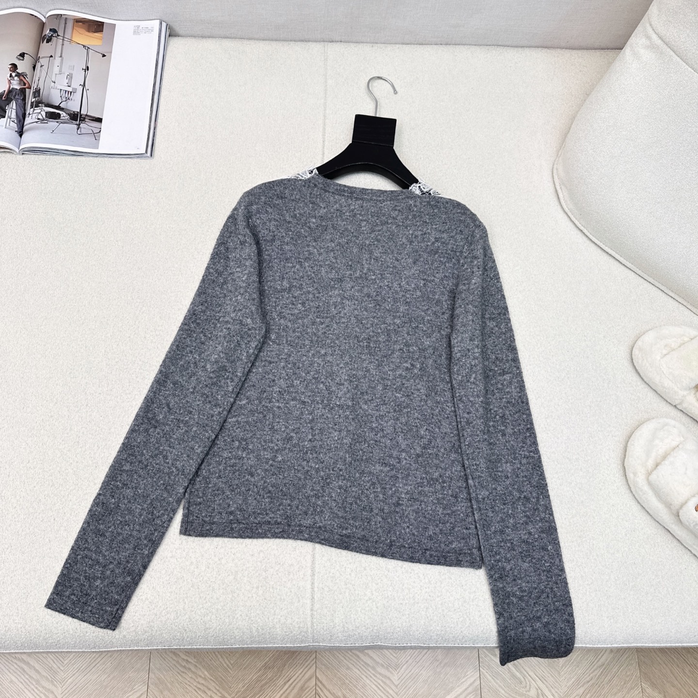 爆单款推荐 Es 25Ss————早秋最新款蕾丝拼接开衫 🖤百分百优质羊毛面料 精致拼接蕾丝花边若隐若现