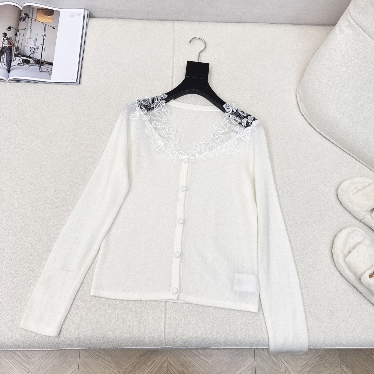 爆单款推荐 Es 25Ss————早秋最新款蕾丝拼接开衫 🖤百分百优质羊毛面料 精致拼接蕾丝花边若隐若现