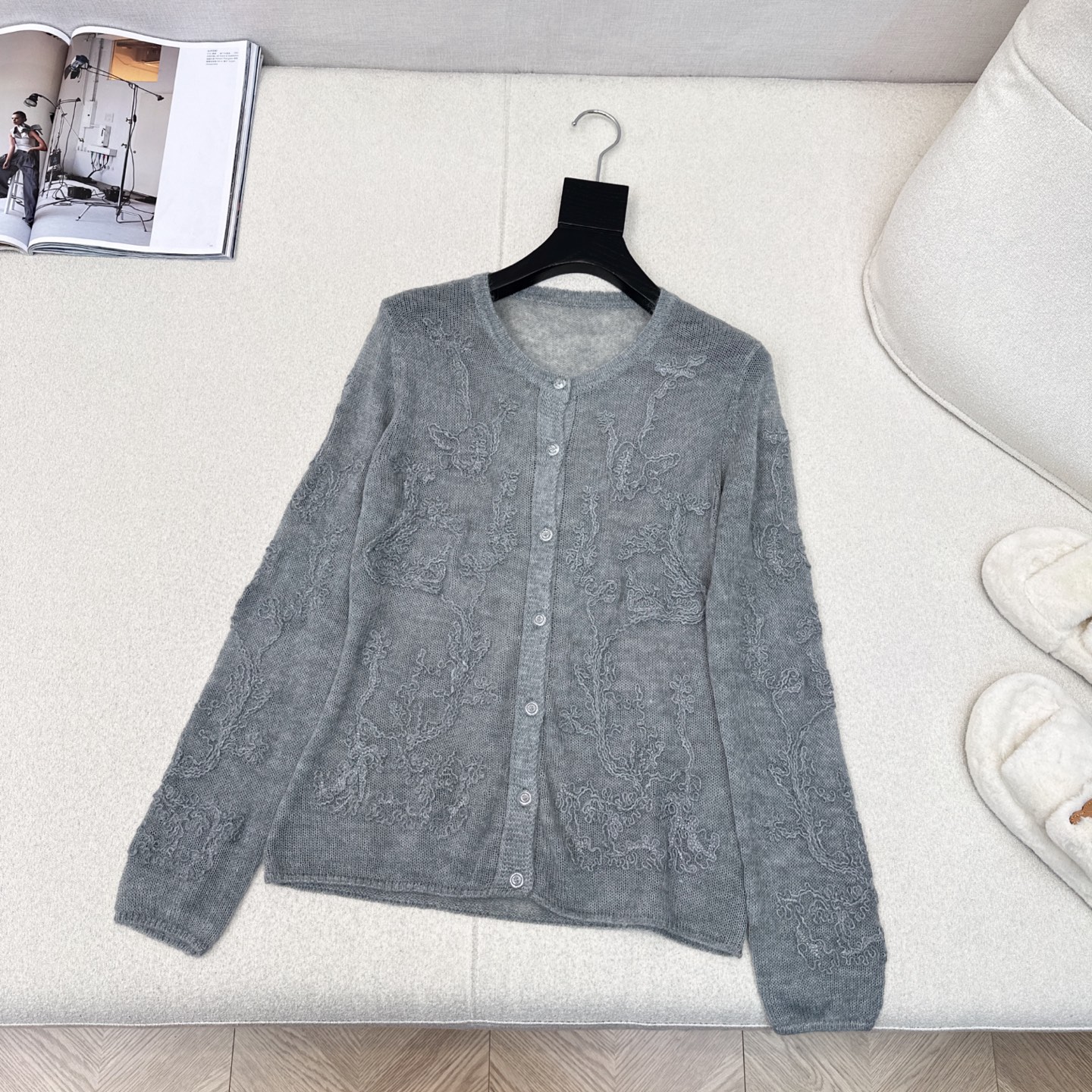 独家款～ Es 25Ss———秋冬最西新款高级特种纱缕空勾花重工开衫🤍微透小性感时髦精叠搭单品 进口纱线