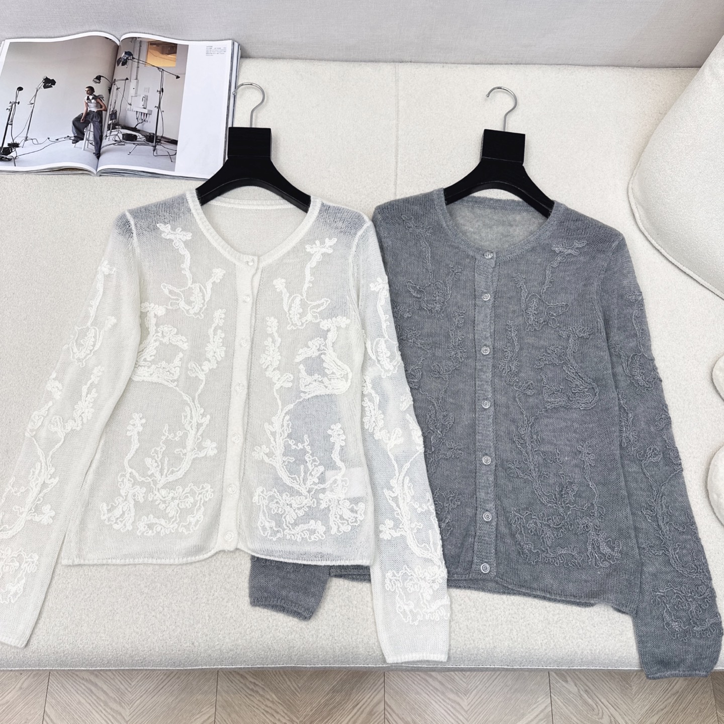 独家款～ Es 25Ss———秋冬最西新款高级特种纱缕空勾花重工开衫🤍微透小性感时髦精叠搭单品 进口纱线