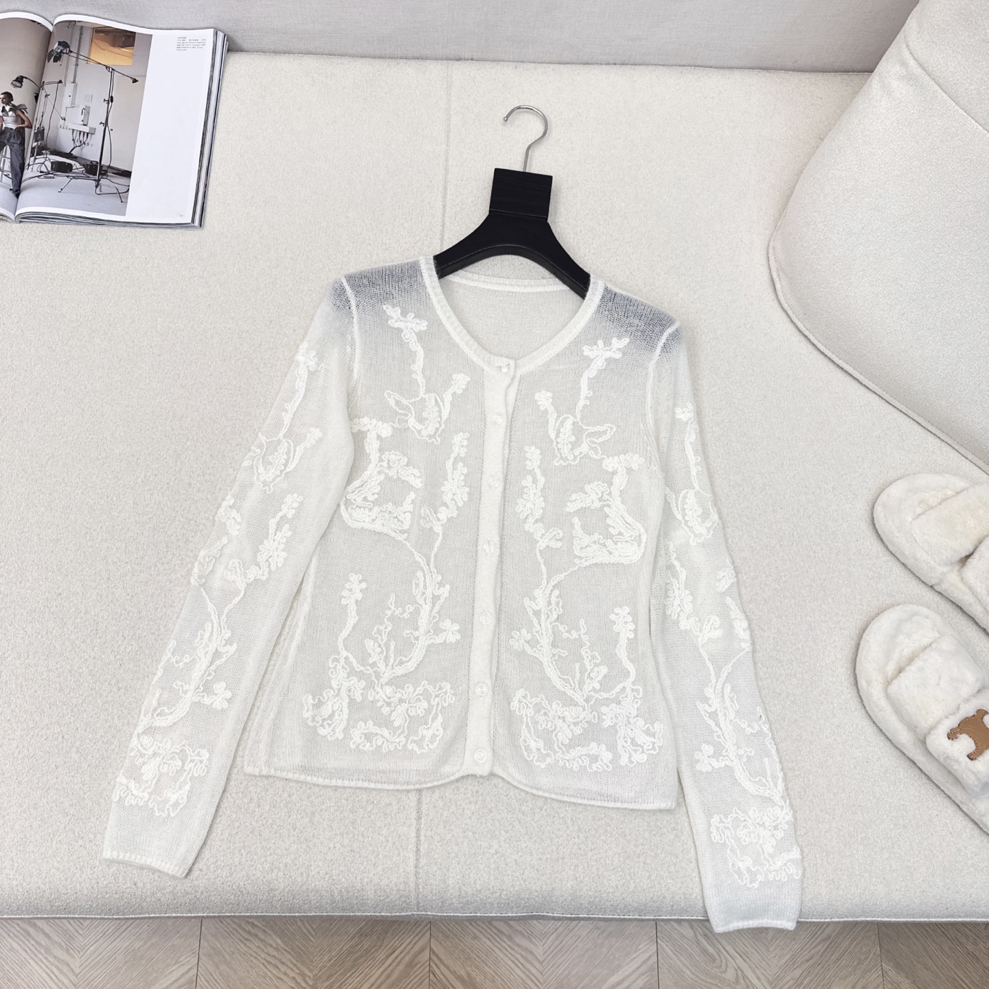 独家款～ Es 25Ss———秋冬最西新款高级特种纱缕空勾花重工开衫🤍微透小性感时髦精叠搭单品 进口纱线