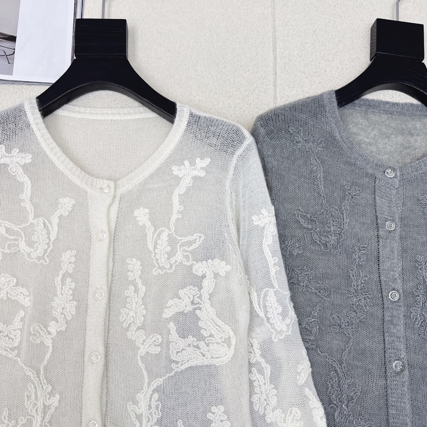 独家款～ Es 25Ss———秋冬最西新款高级特种纱缕空勾花重工开衫🤍微透小性感时髦精叠搭单品 进口纱线