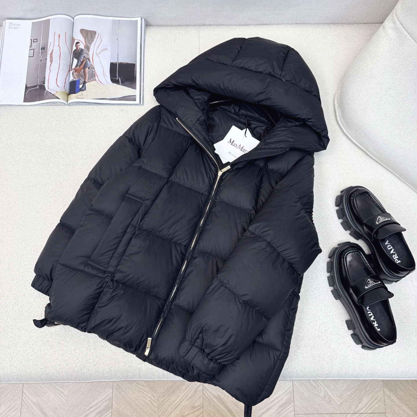 原单品质 Max 25ss———秋冬最新款连帽中长款羽绒服外套🖤 袖口logo徽章装饰 设计感很赞～～经