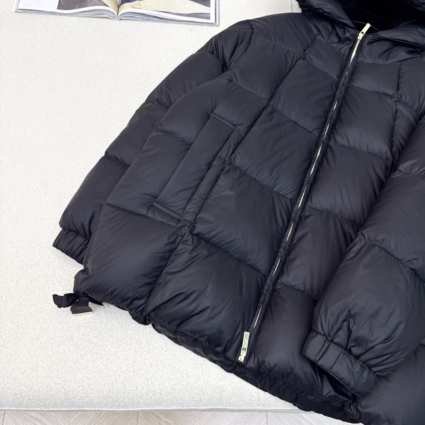 原单品质 Max 25ss———秋冬最新款连帽中长款羽绒服外套🖤 袖口logo徽章装饰 设计感很赞～～经