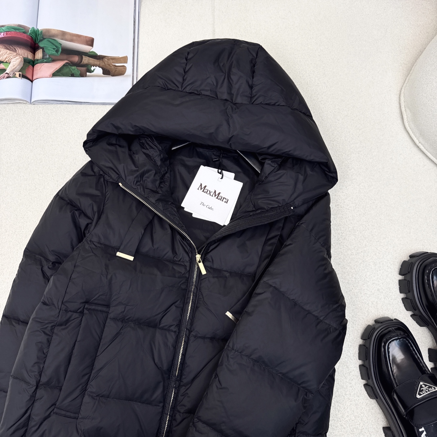 原单品质 Max 25ss———秋冬最新款简约短款连帽羽绒服外套🖤 袖口logo徽章装饰 设计感很赞～～