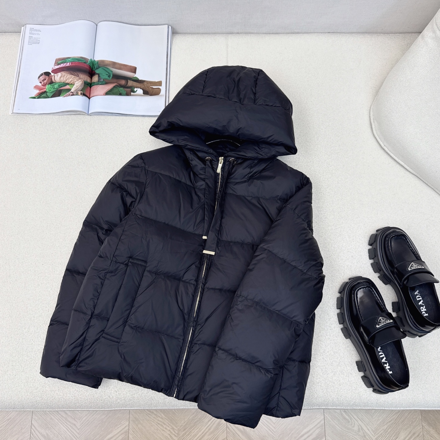 原单品质 Max 25ss———秋冬最新款简约短款连帽羽绒服外套🖤 袖口logo徽章装饰 设计感很赞～～