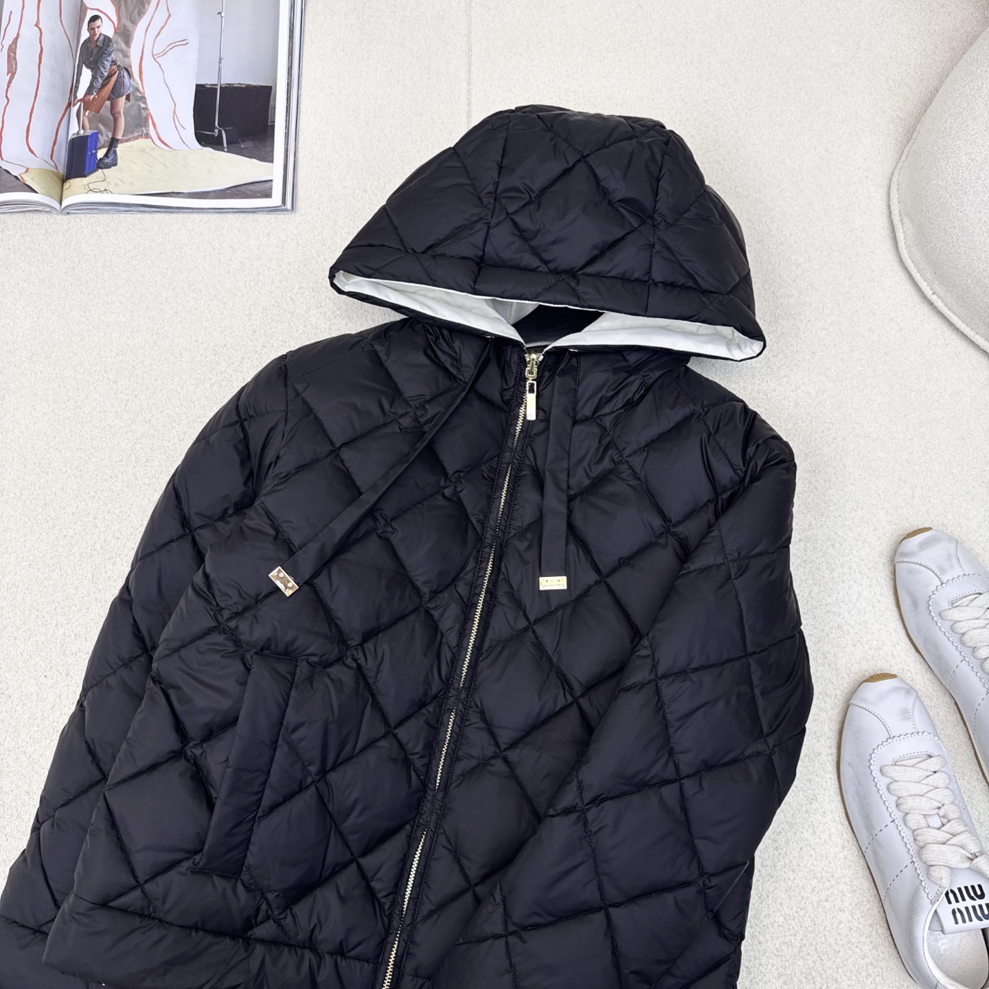 原单品质 Max 25ss———秋冬最新款菱格车缝线短款连帽面包羽绒服外套🖤袖口logo徽章装饰 设计感