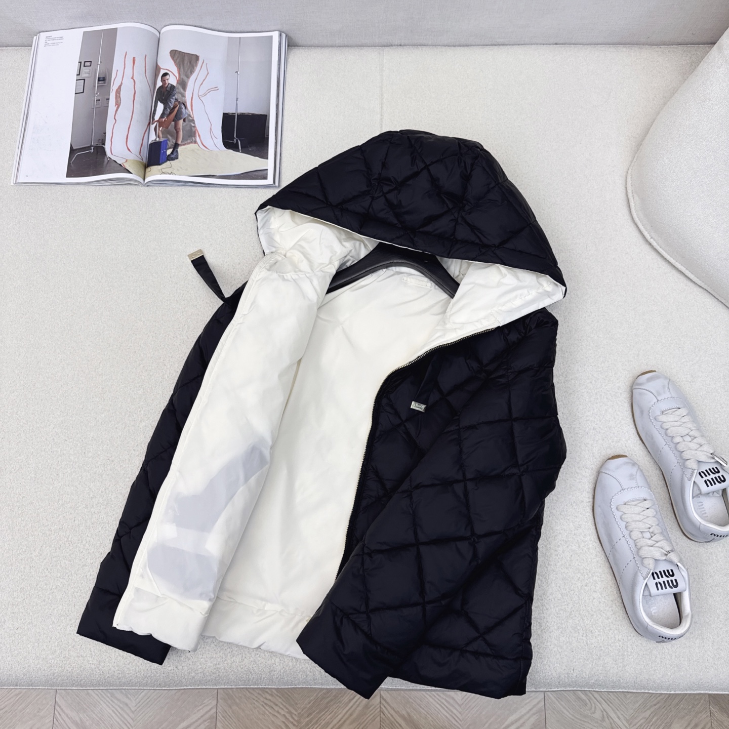 原单品质 Max 25ss———秋冬最新款菱格车缝线短款连帽面包羽绒服外套🖤袖口logo徽章装饰 设计感