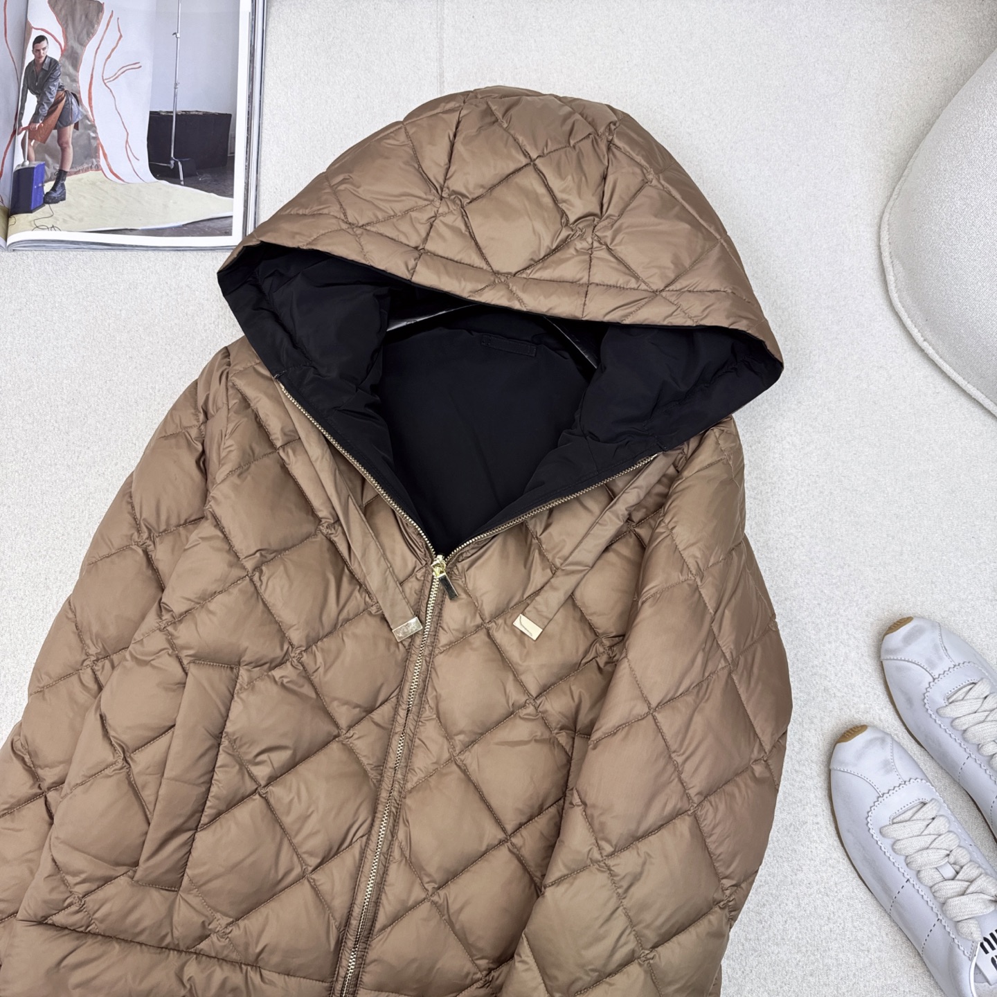 原单品质 Max 25ss———秋冬最新款菱格车缝线短款连帽面包羽绒服外套🖤袖口logo徽章装饰 设计感