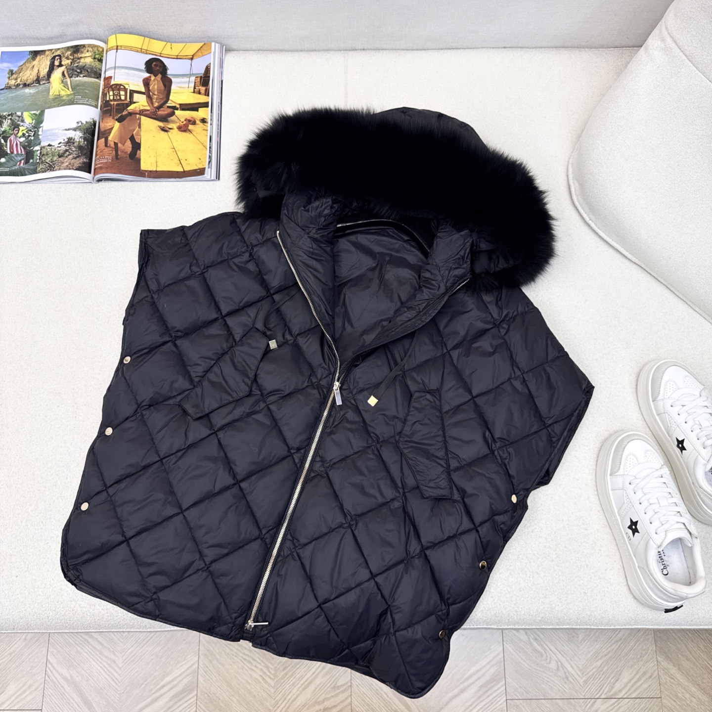 原单品质 Max 25ss———秋冬最新款菱格车缝线斗篷式毛领连帽羽绒服🖤 斗篷式设计感很赞～～经典立体