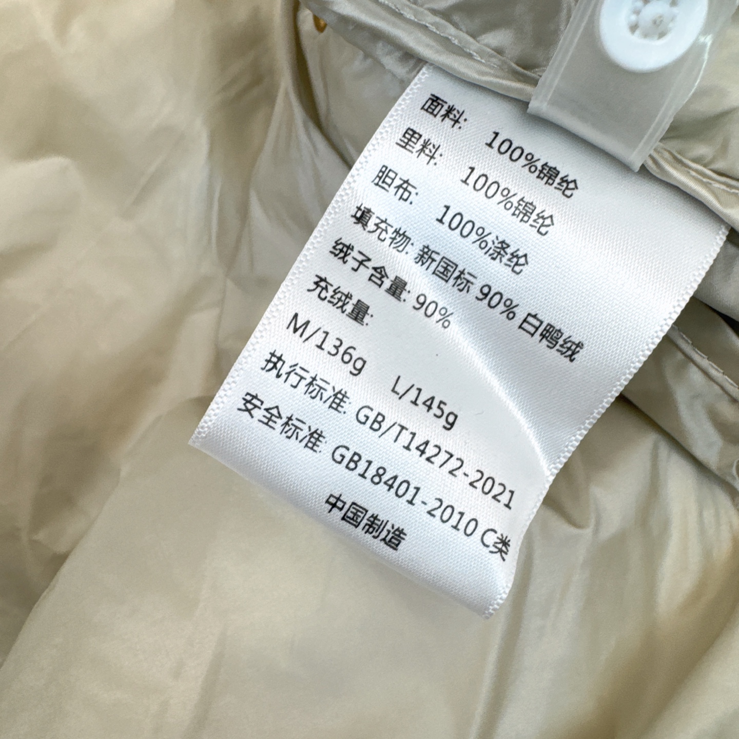 原单品质 Max 25ss———秋冬最新款菱格车缝线斗篷式毛领连帽羽绒服🖤 斗篷式设计感很赞～～经典立体