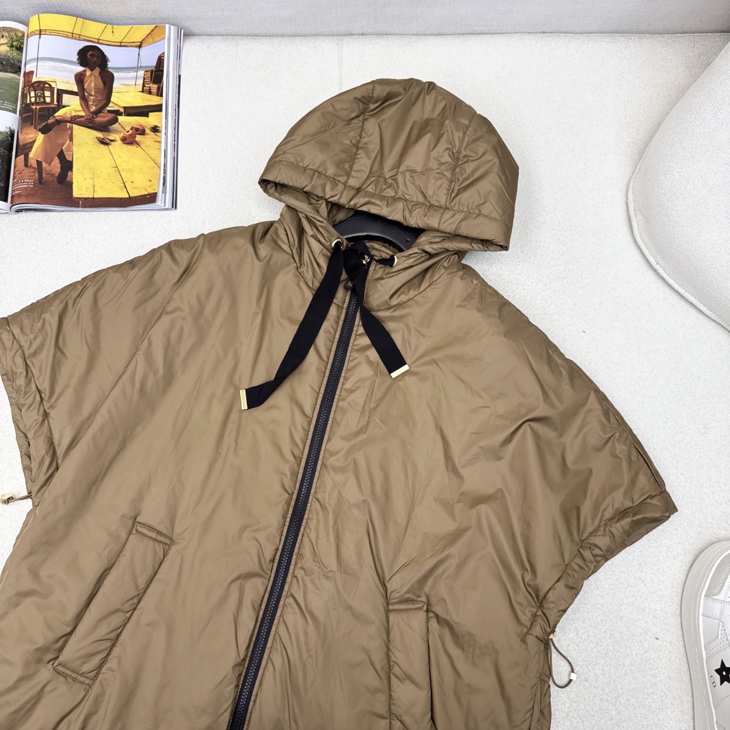 原单品质 Max 25ss———秋冬最新款简约斗篷式连帽棉服外套🖤 斗篷式设计感很赞～～经典立体H版型剪