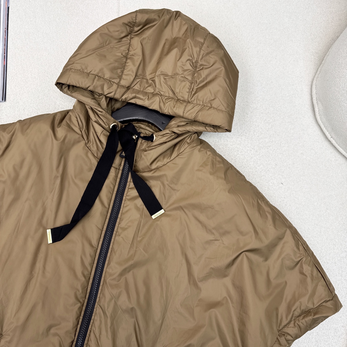 原单品质 Max 25ss———秋冬最新款简约斗篷式连帽棉服外套🖤 斗篷式设计感很赞～～经典立体H版型剪